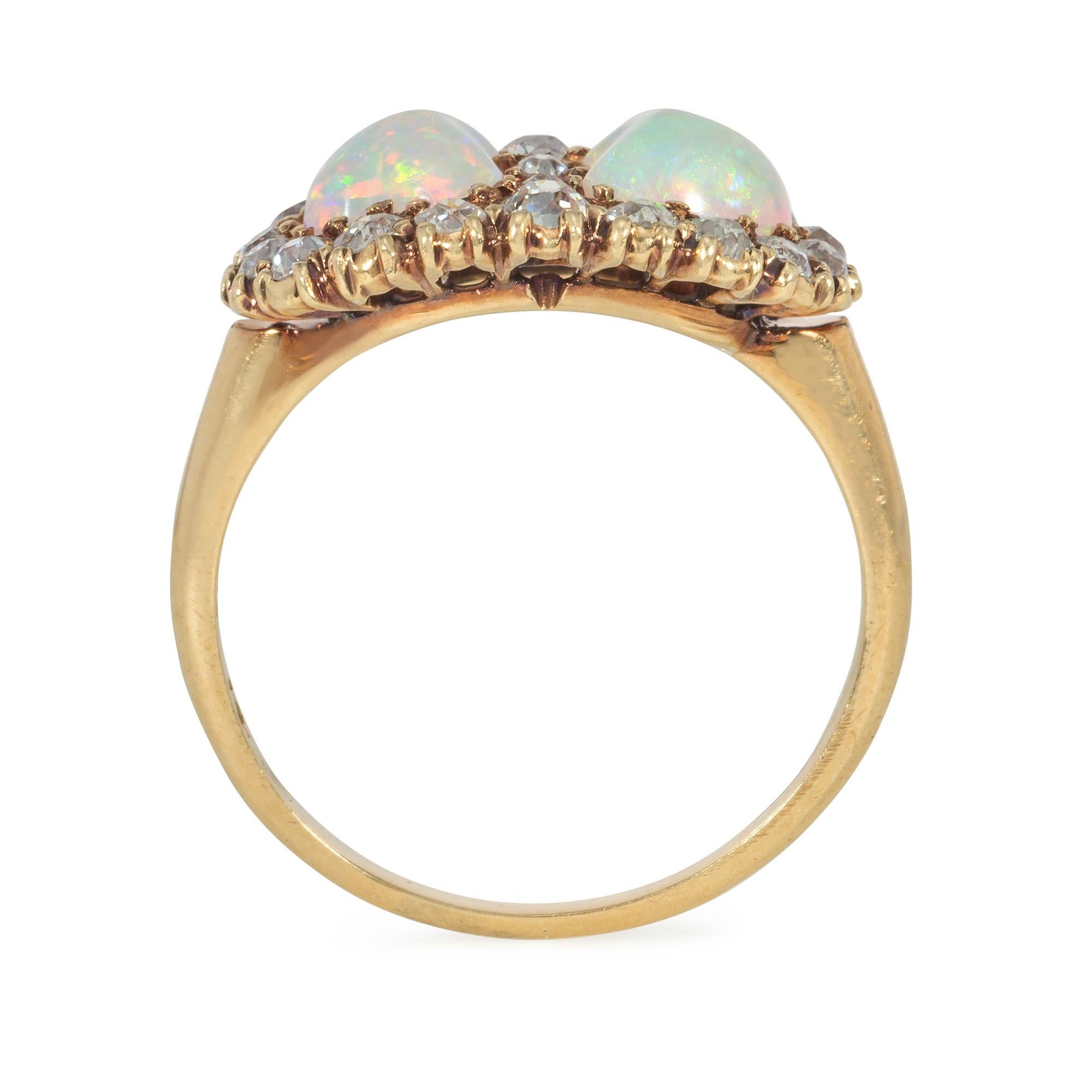 Victorien Bague Toi et Moi victorienne ancienne en or, diamants taille vieille mine et opale en forme de cœur en vente