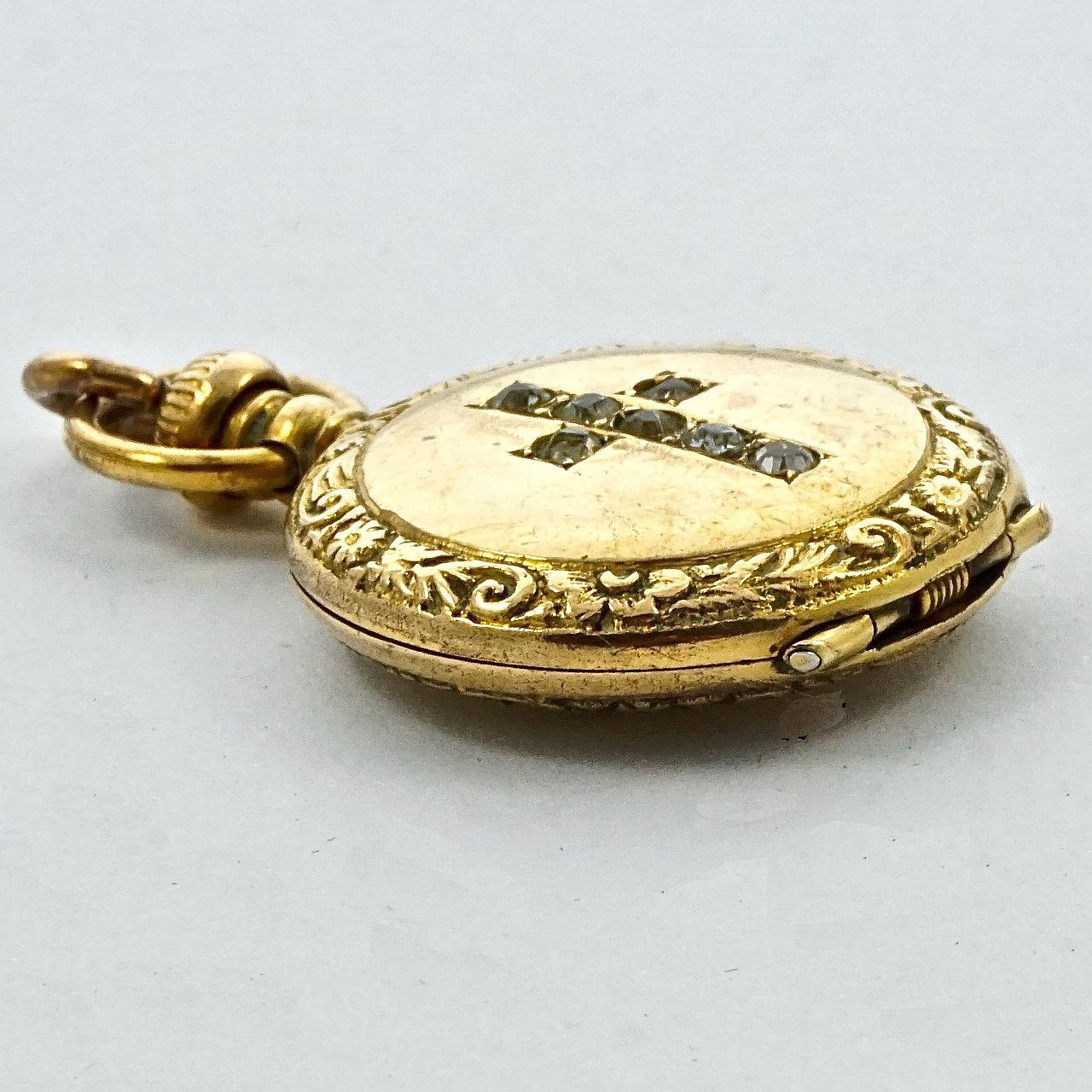Victorien Médaillon victorien ancien en forme de croix en plaqué or et pierre de pâte transparente en vente