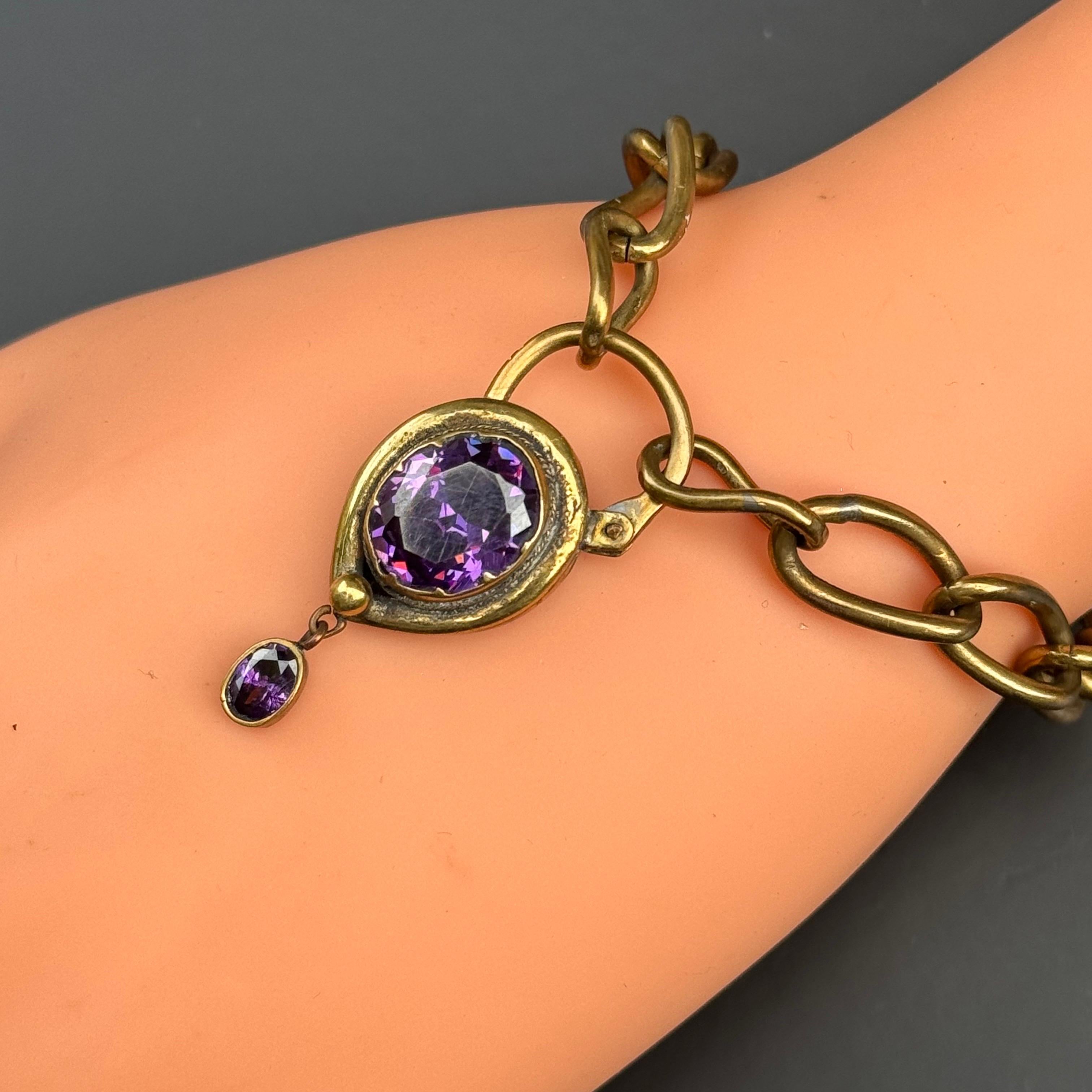 Chaîne victorienne ancienne plaquée or  Bracelet à breloques en forme de cadenas en vente 6