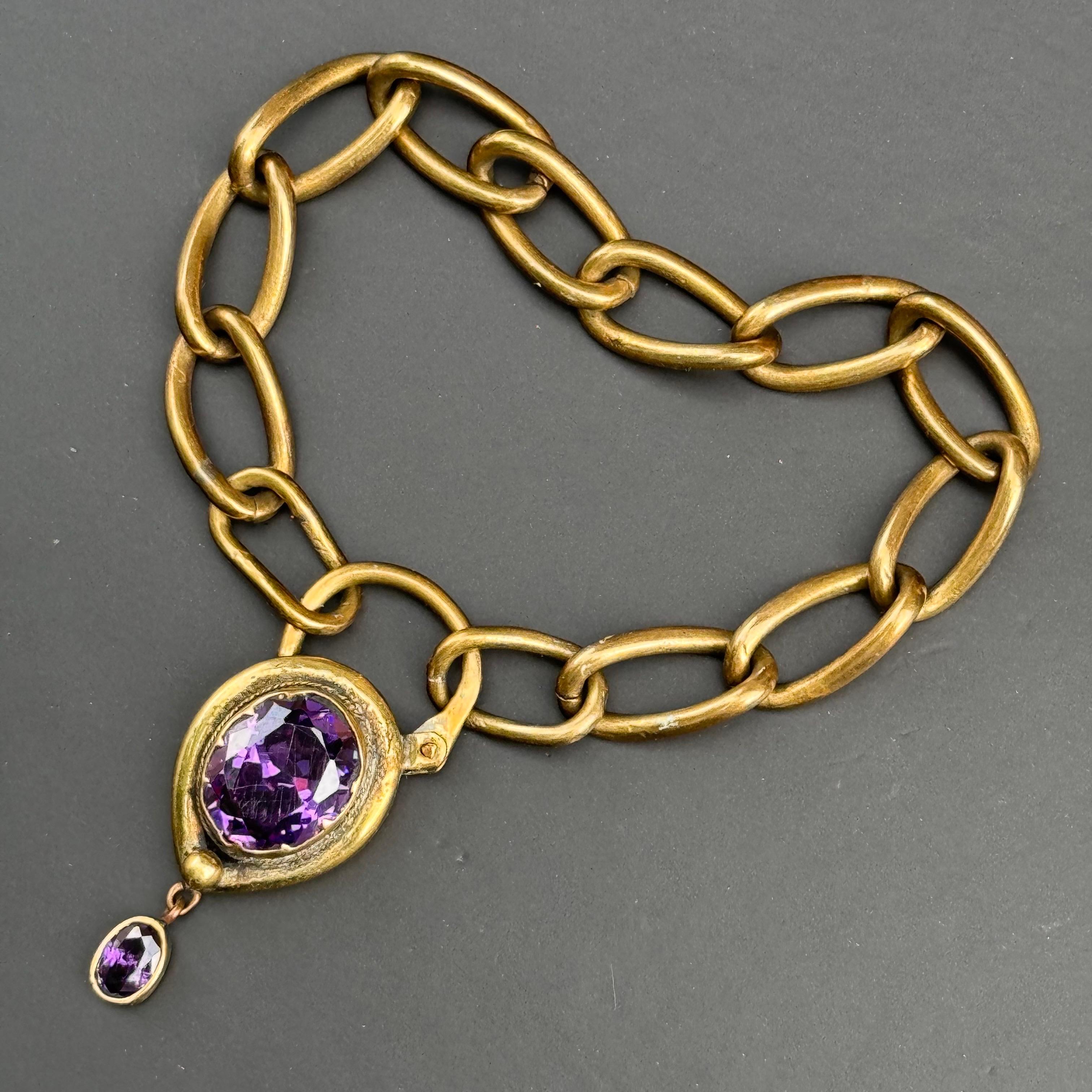 Victorien Chaîne victorienne ancienne plaquée or  Bracelet à breloques en forme de cadenas en vente