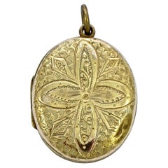 Antique Victorian Gold Plated Hand Engraved Flower Feather Leaf Design Locket
