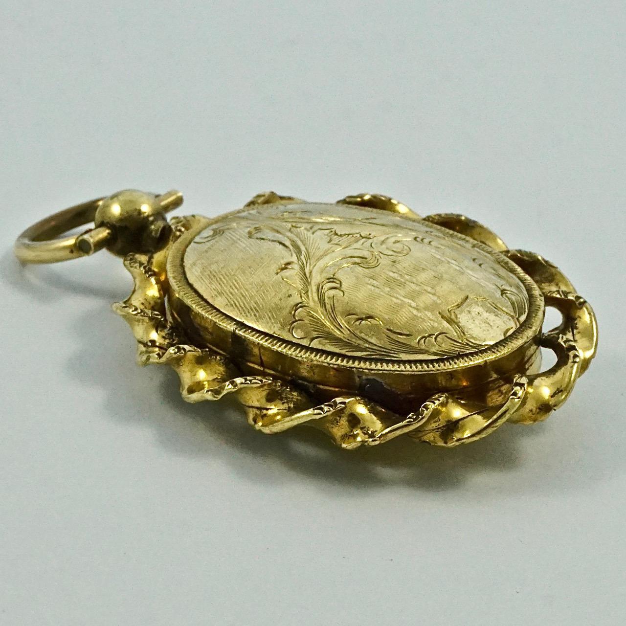 Antique Victorian Gold Plated Hand Engraved Locket In Good Condition For Sale In London, GB