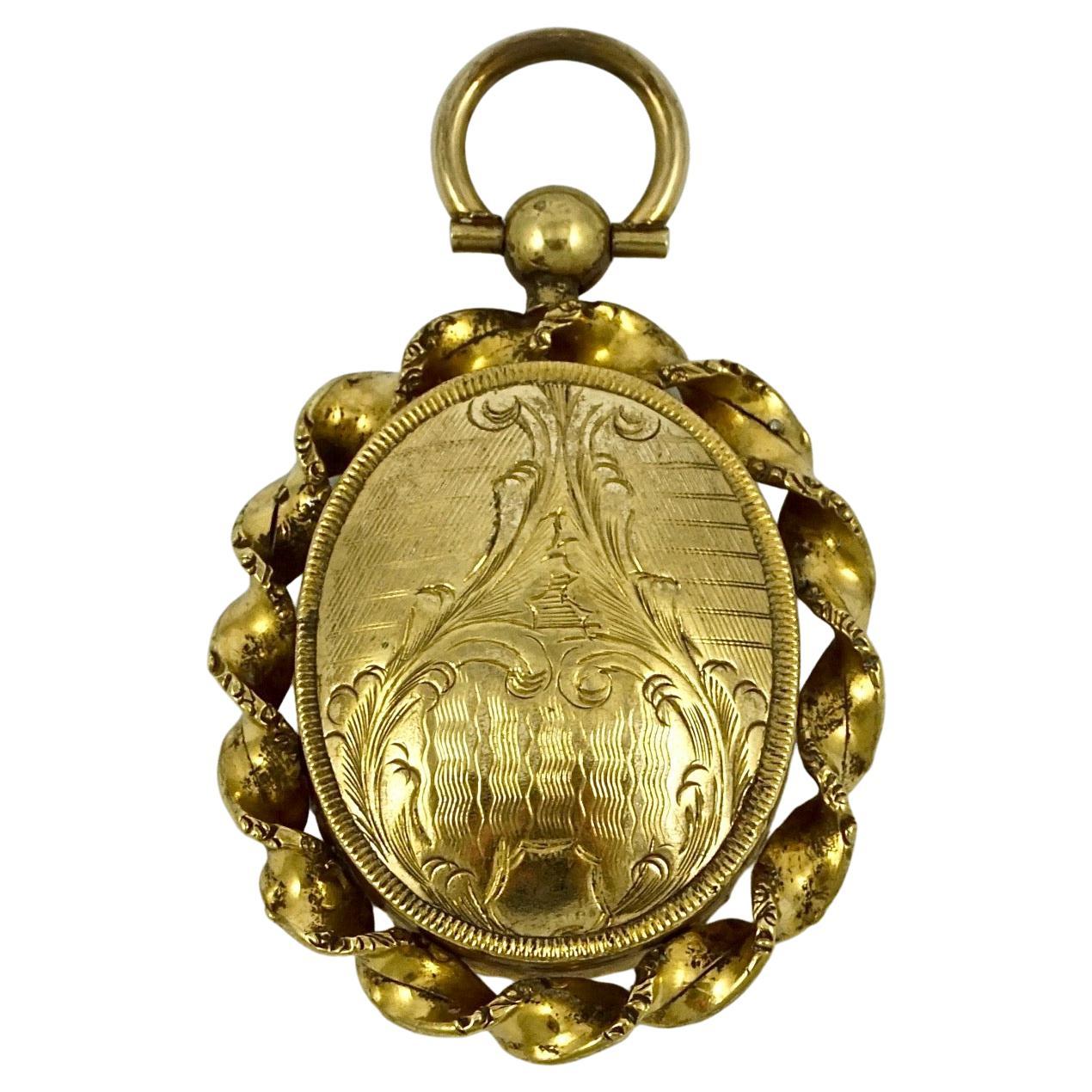 Médaillon victorien ancien gravé à la main en plaqué or en vente