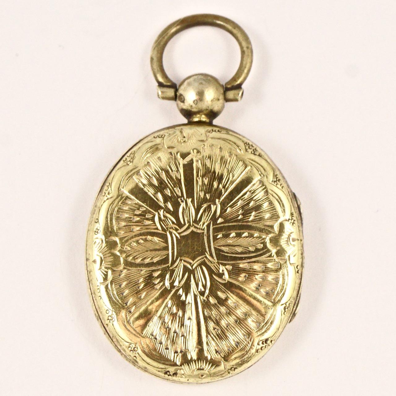 Antique Victorian gold plated locket, featuring a lovely hand engraved floral and abstract design. The oval locket measures length 3.1cm / 1.22 inches by width 2.55cm / 1 inch. The locket has scratching as expected and some wear to the gold plating.