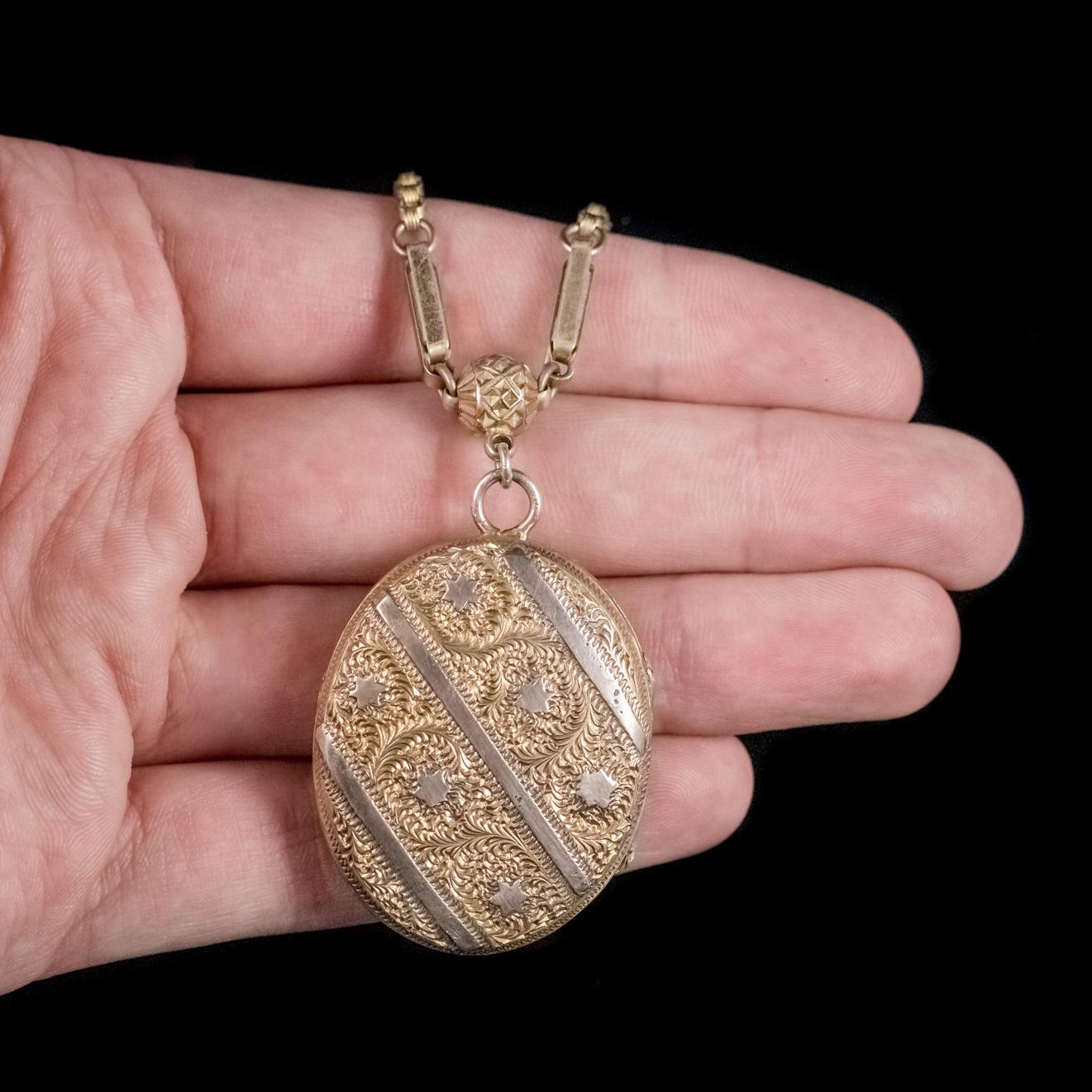 Antique Victorian Gold-Plated Locket Chain Necklace, circa 1900 For Sale 3