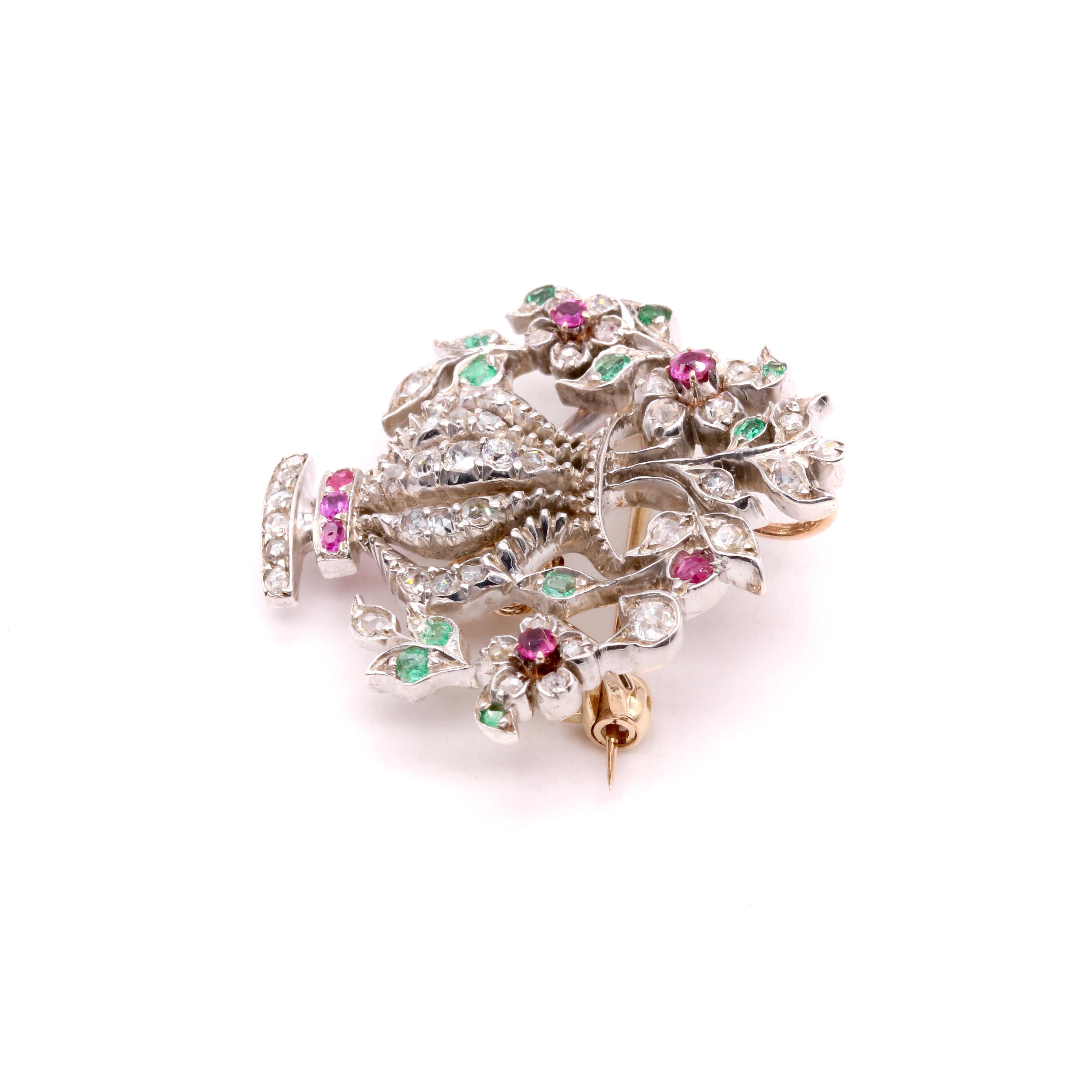 Antiguo broche victoriano de oro y plata con colgante de diamantes, rubíes y esmeraldas Jardiniere en venta 3