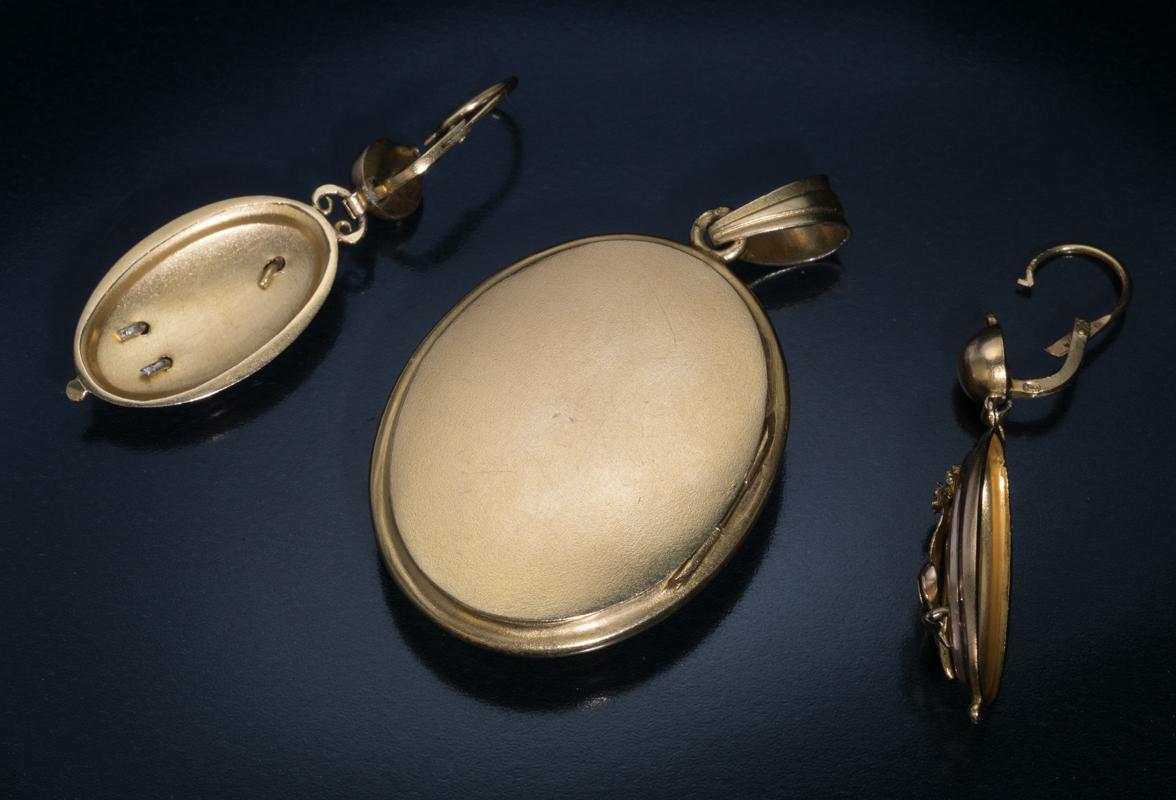 Antikes viktorianisches Gold Medaillon mit Türkis-Perlen-Anhänger und Ohrringen Damen im Angebot