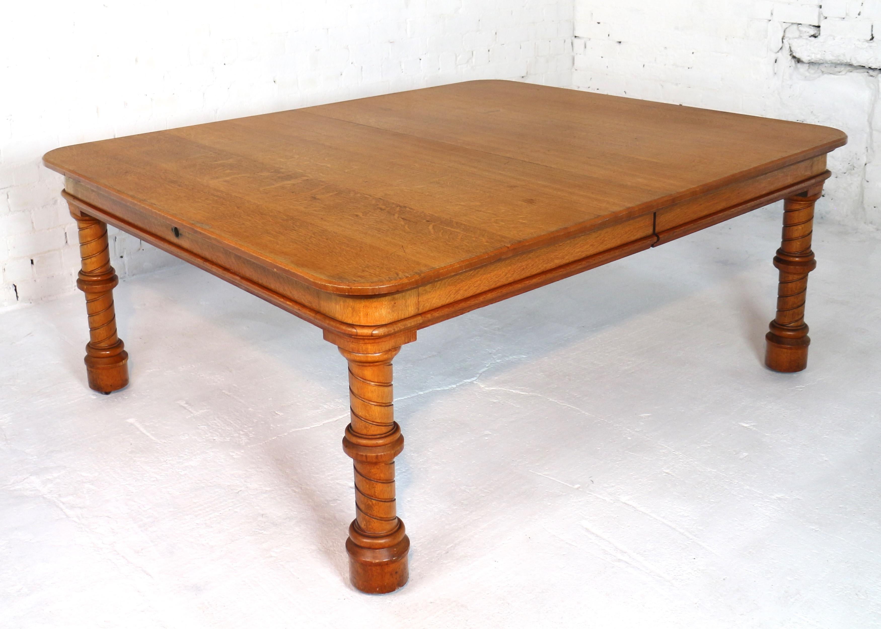 Antique Victorian Golden Oak Extending Dining Table and Leaf Holder In Good Condition In Glasgow, GB