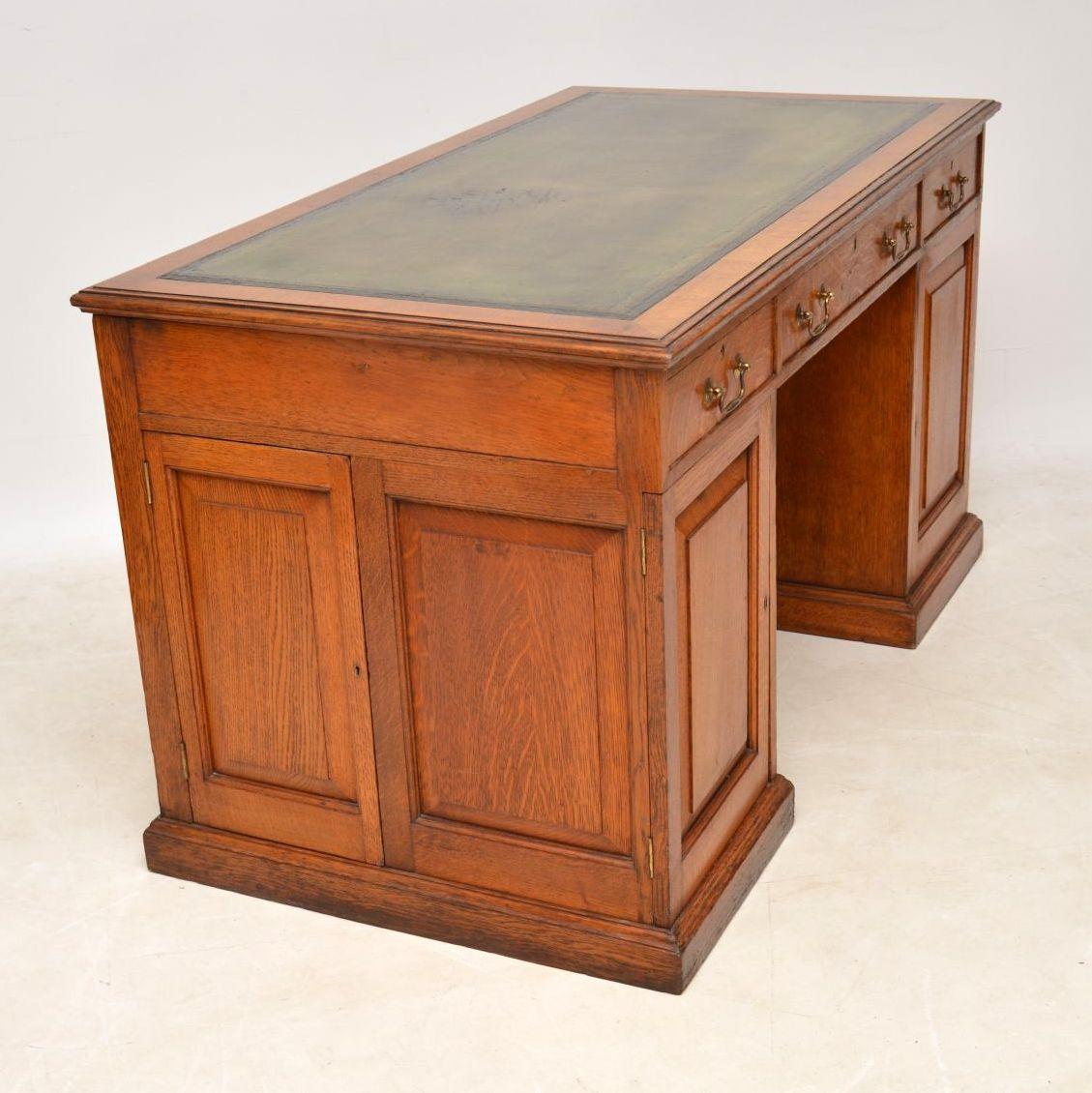 Antique Victorian Golden Oak Pedestal Desk In Good Condition In London, GB