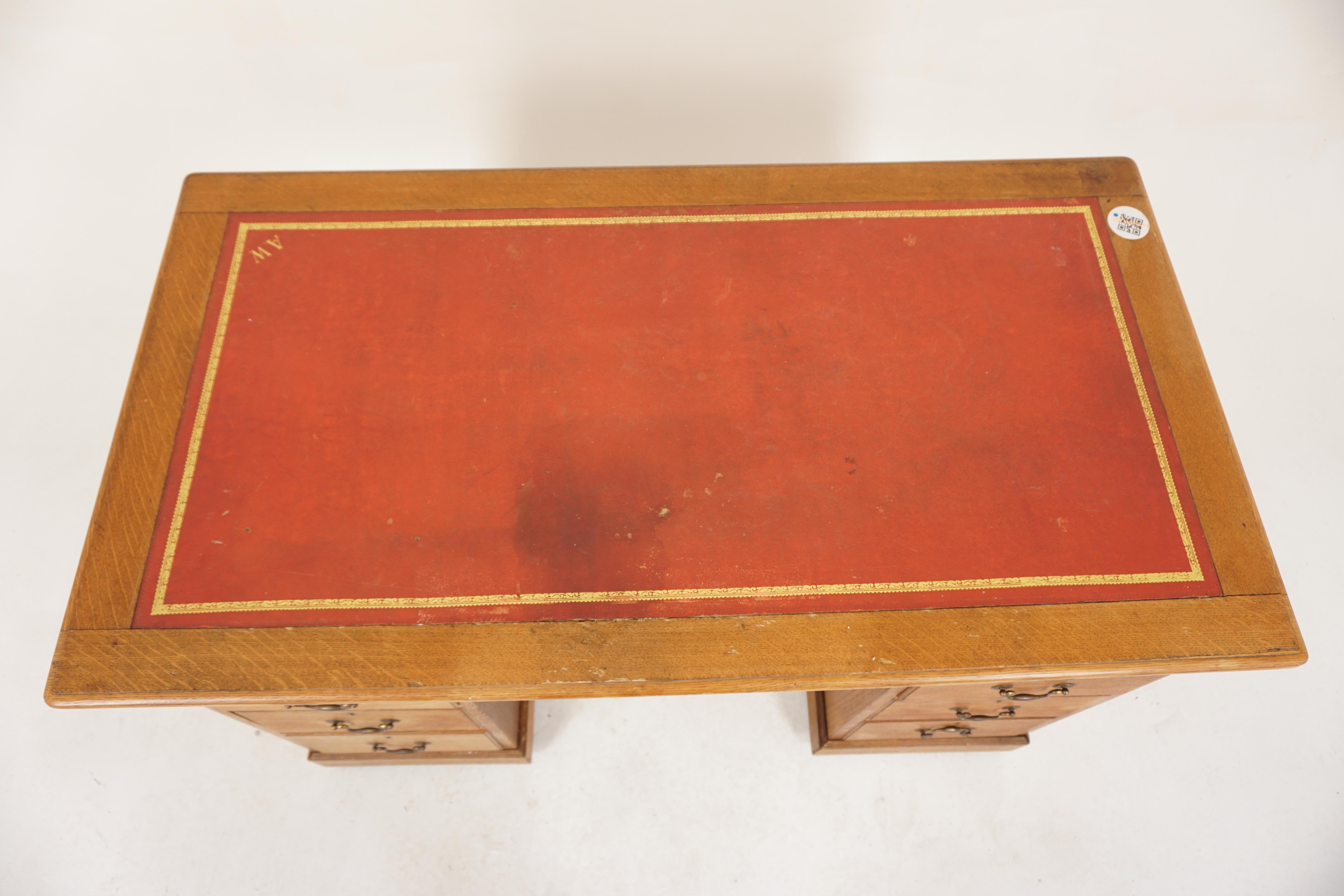 Antiker viktorianischer Schreibtisch aus goldener Eiche, Sockel, Schottland 1890 (19. Jahrhundert) im Angebot