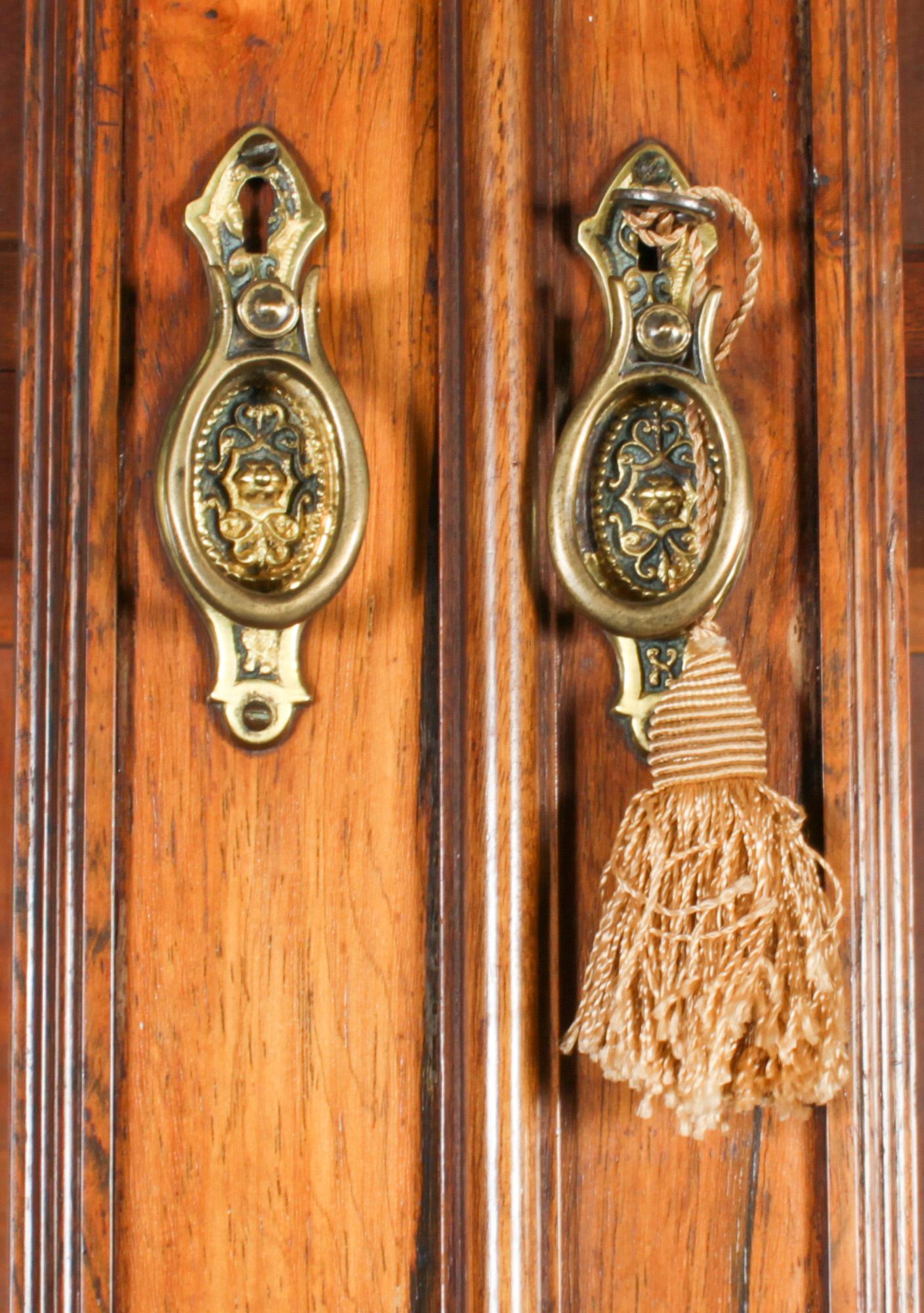 Wood Antique Victorian Gonçalo Alves & Marquetry Secretaire Bookcase 19th C For Sale