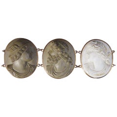 Bracelet ancien victorien en or avec camée en pierre de lave représentant un dieu et une déesse grecque, vers 1880