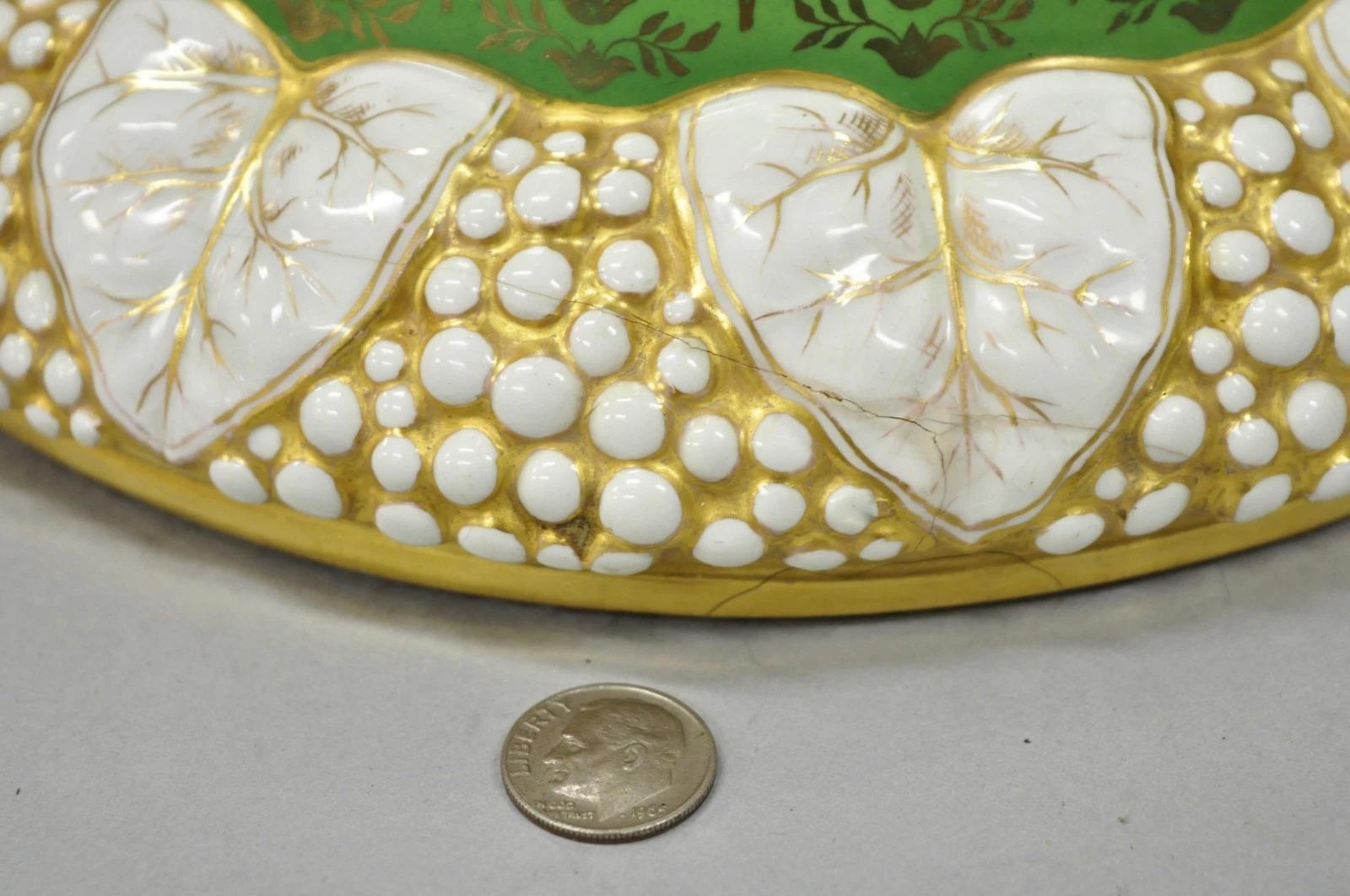 Antique lampe de table victorienne en porcelaine autrichienne verte peinte à la main avec des fleurs françaises en vente 2