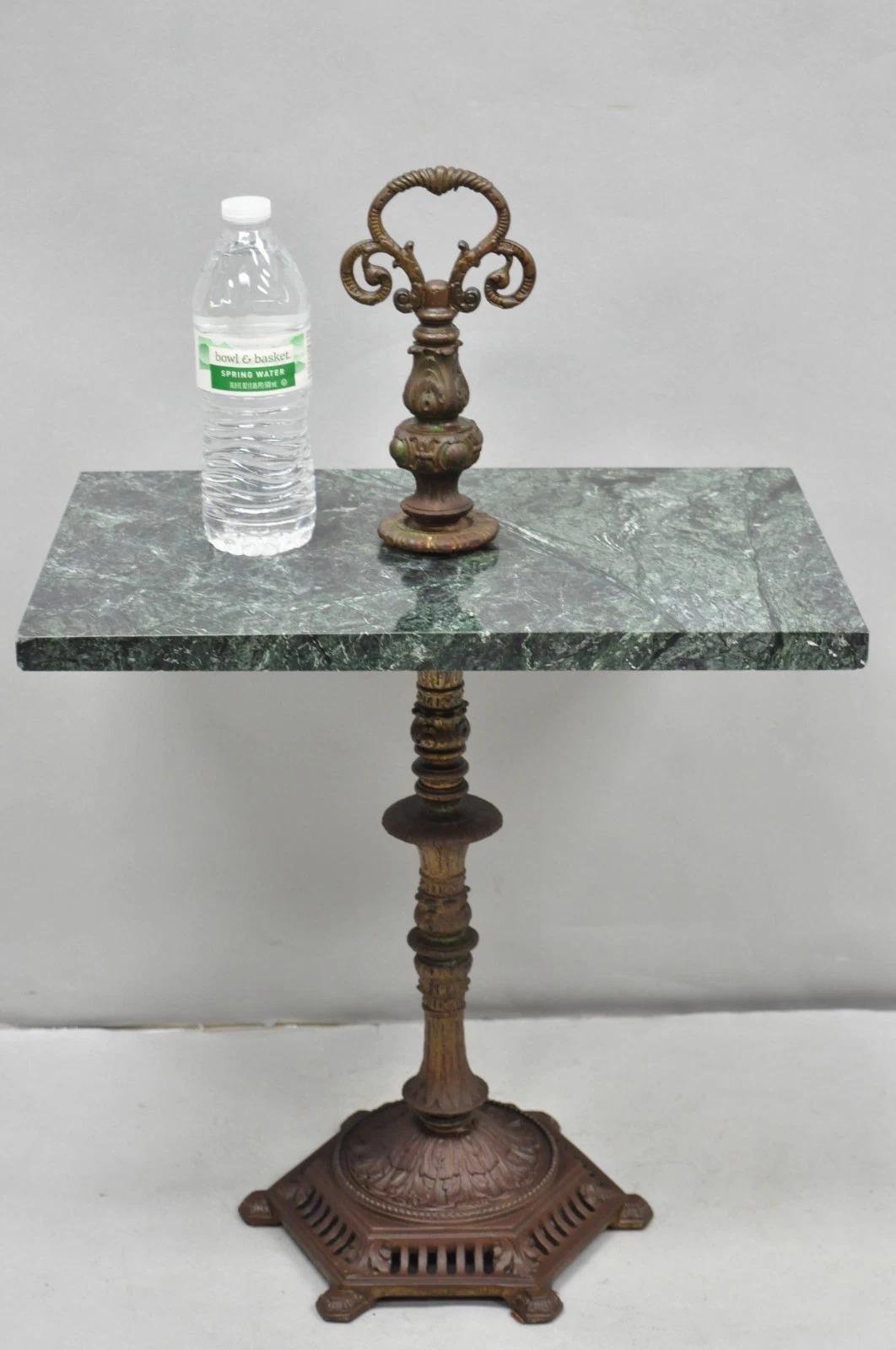 Veuillez nous envoyer un message avec votre code postal pour demander un devis plus raisonnable pour les frais d'expédition aux États-Unis.

Ancienne table d'appoint victorienne en fonte de marbre vert pour fumoir. Vers la fin du 19e siècle.