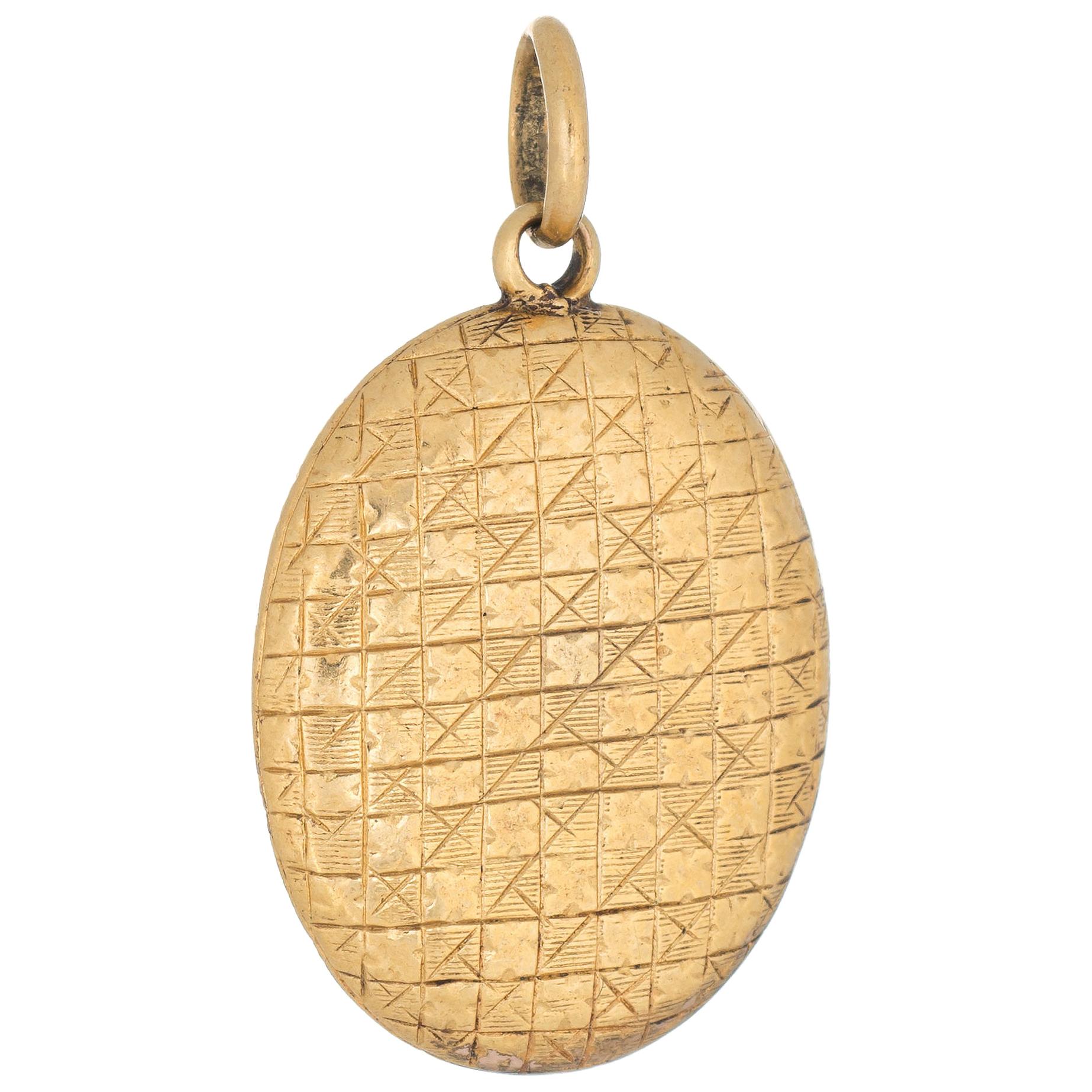 Pendentif ovale vintage en or 18 carats à motif ciselé à cheveux de style victorien ancien