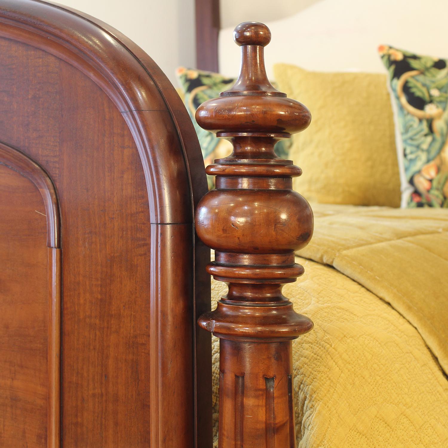 Antique Victorian Half Tester Bed, WHT14 In Good Condition For Sale In Wrexham, GB