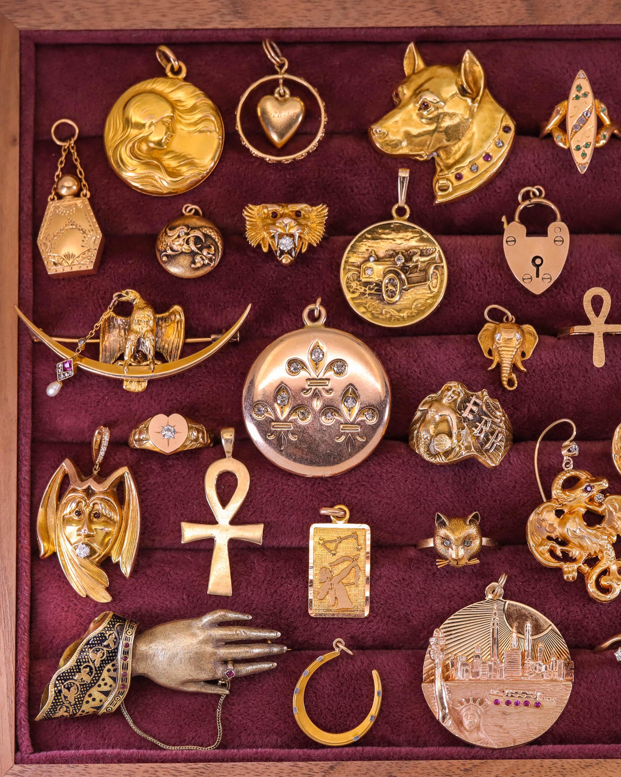 Antique Victorian Hand Brooch of 14k Gold, Circa 1860 For Sale at 1stDibs