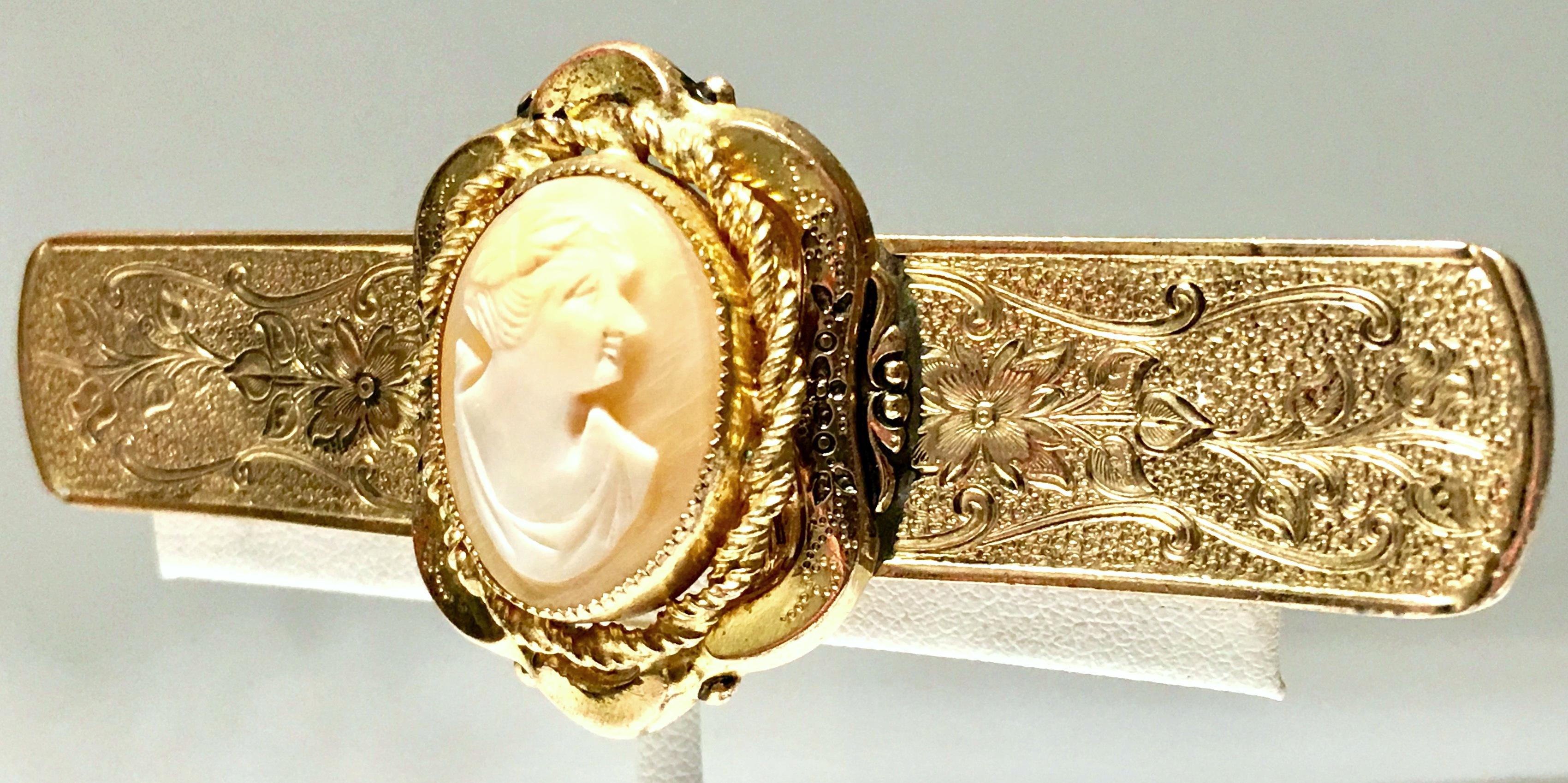 Women's or Men's Antique Victorian Hand-Carved Cameo Shell Gold Gilt Brooch For Sale