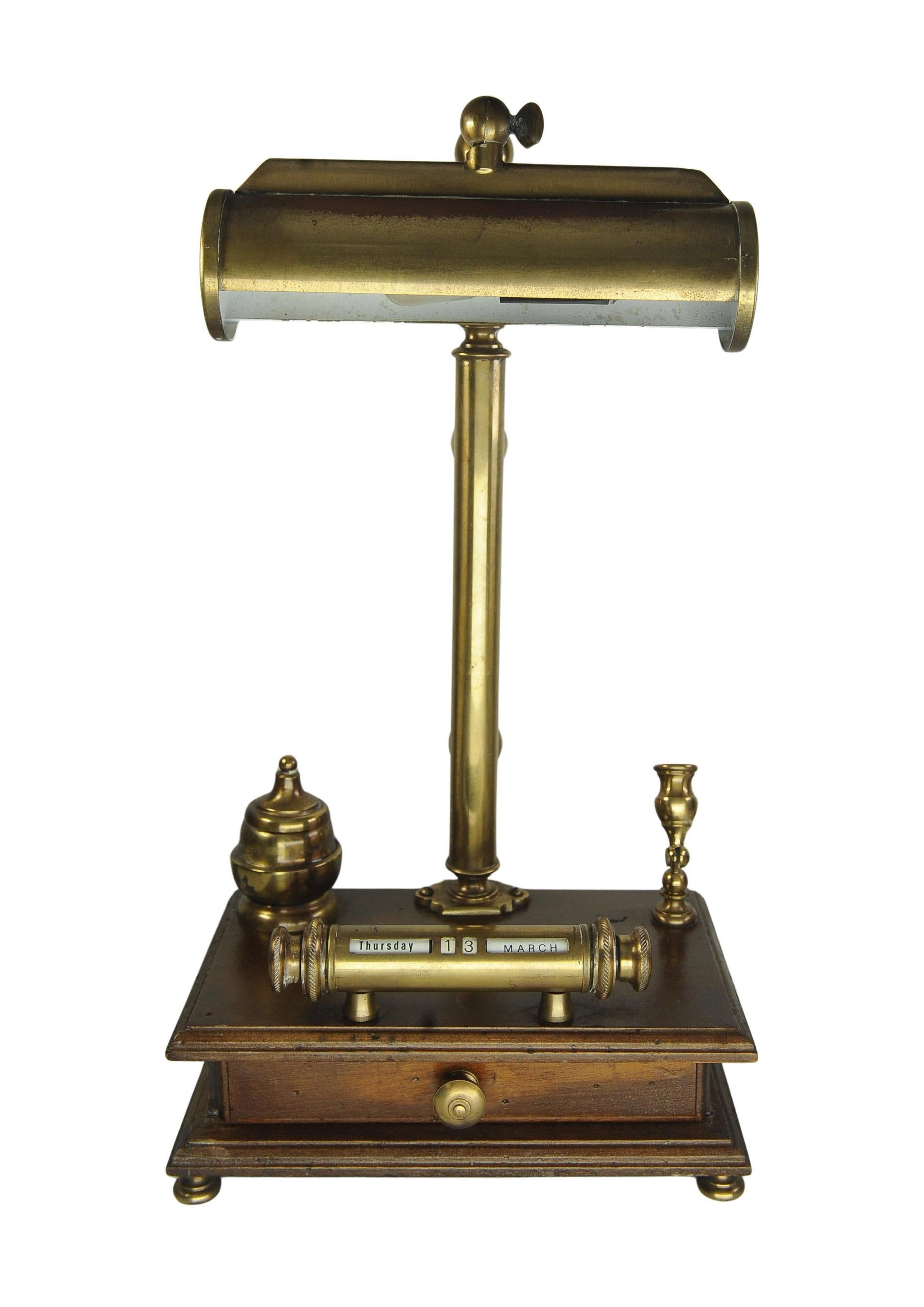 Antico set di lampade e calamai da tavolo in mogano e ottone, di epoca vittoriana, lavorato a mano in vendita 4