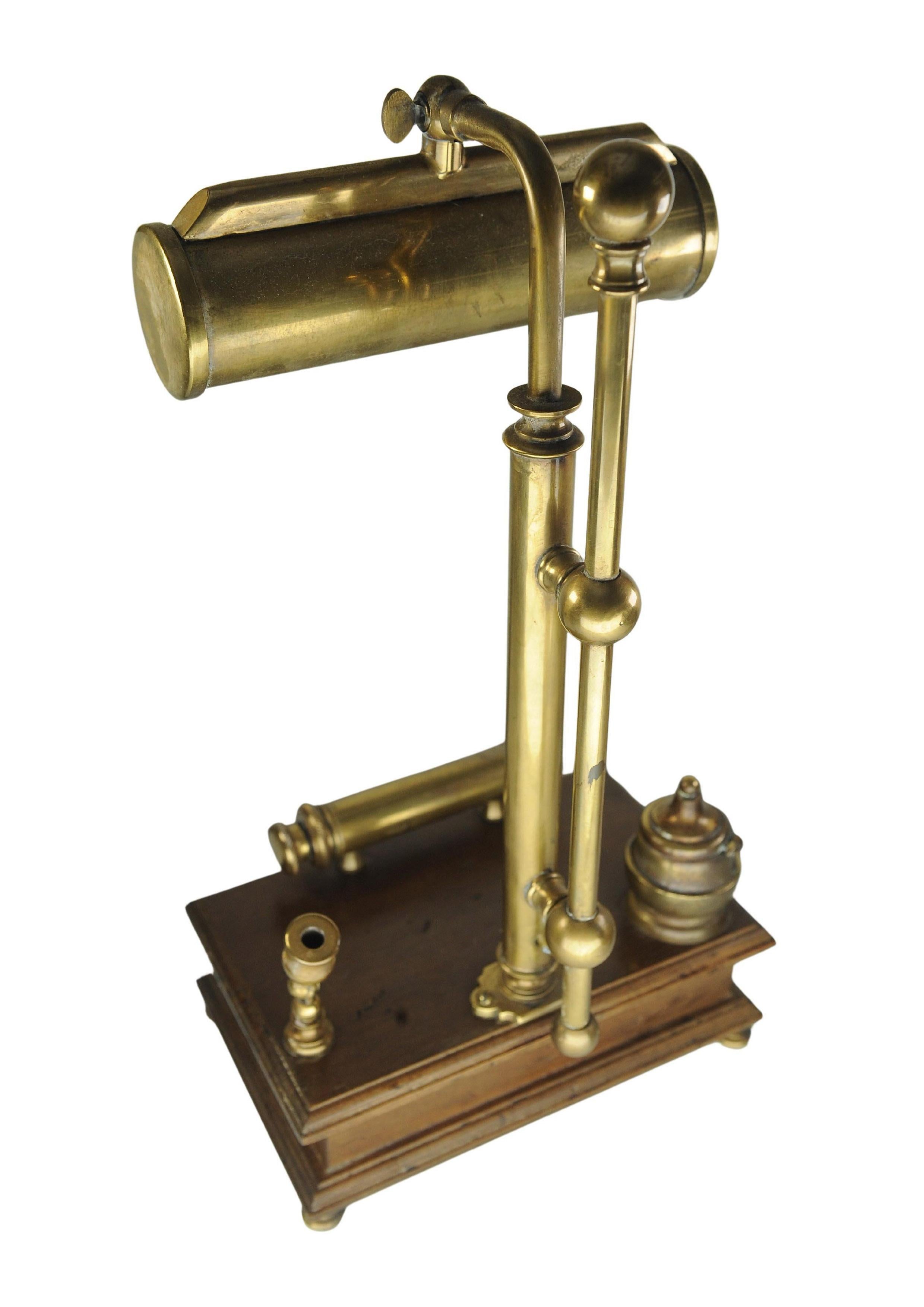 Fatto a mano Antico set di lampade e calamai da tavolo in mogano e ottone, di epoca vittoriana, lavorato a mano in vendita