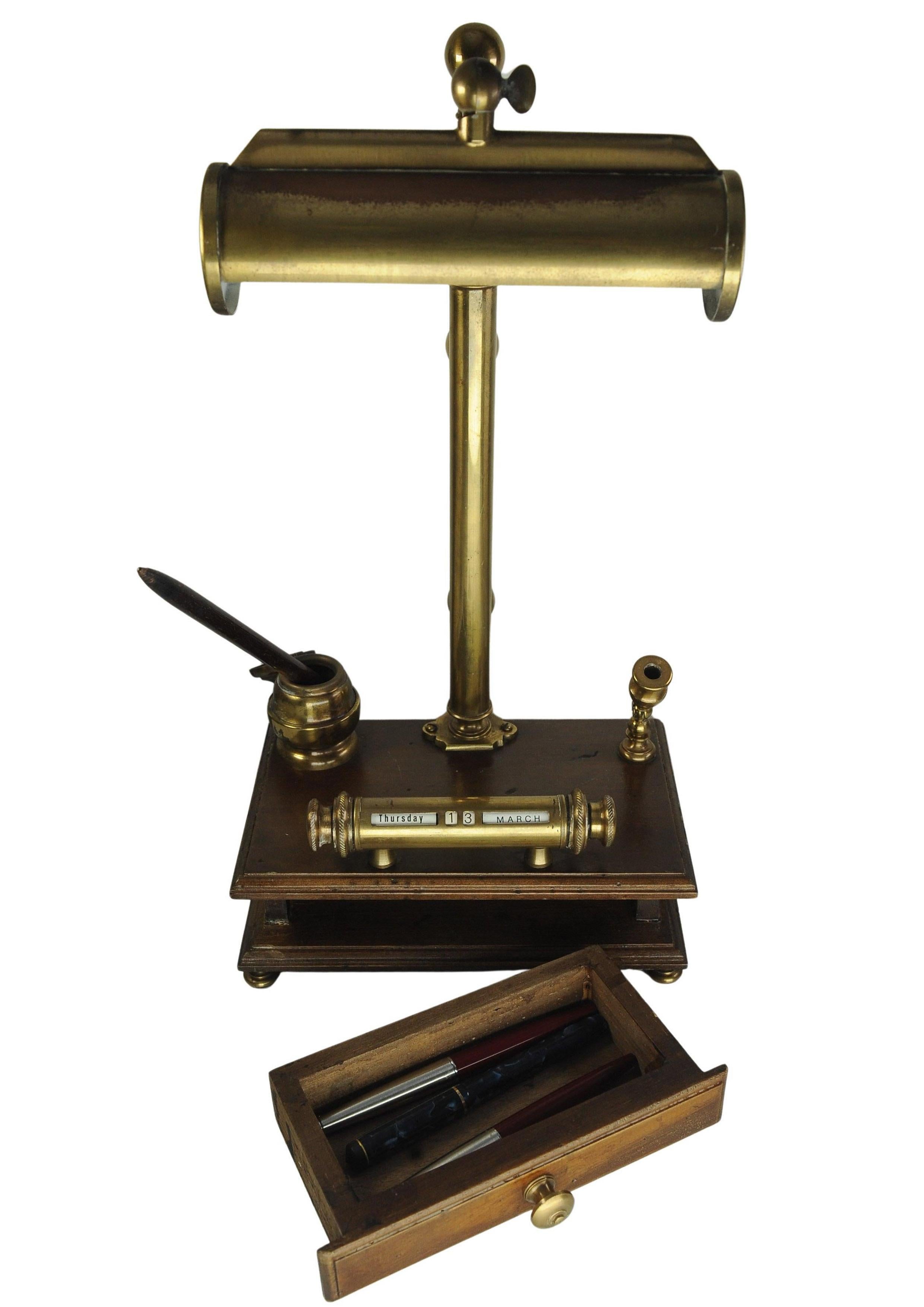 Antico set di lampade e calamai da tavolo in mogano e ottone, di epoca vittoriana, lavorato a mano in vendita 7