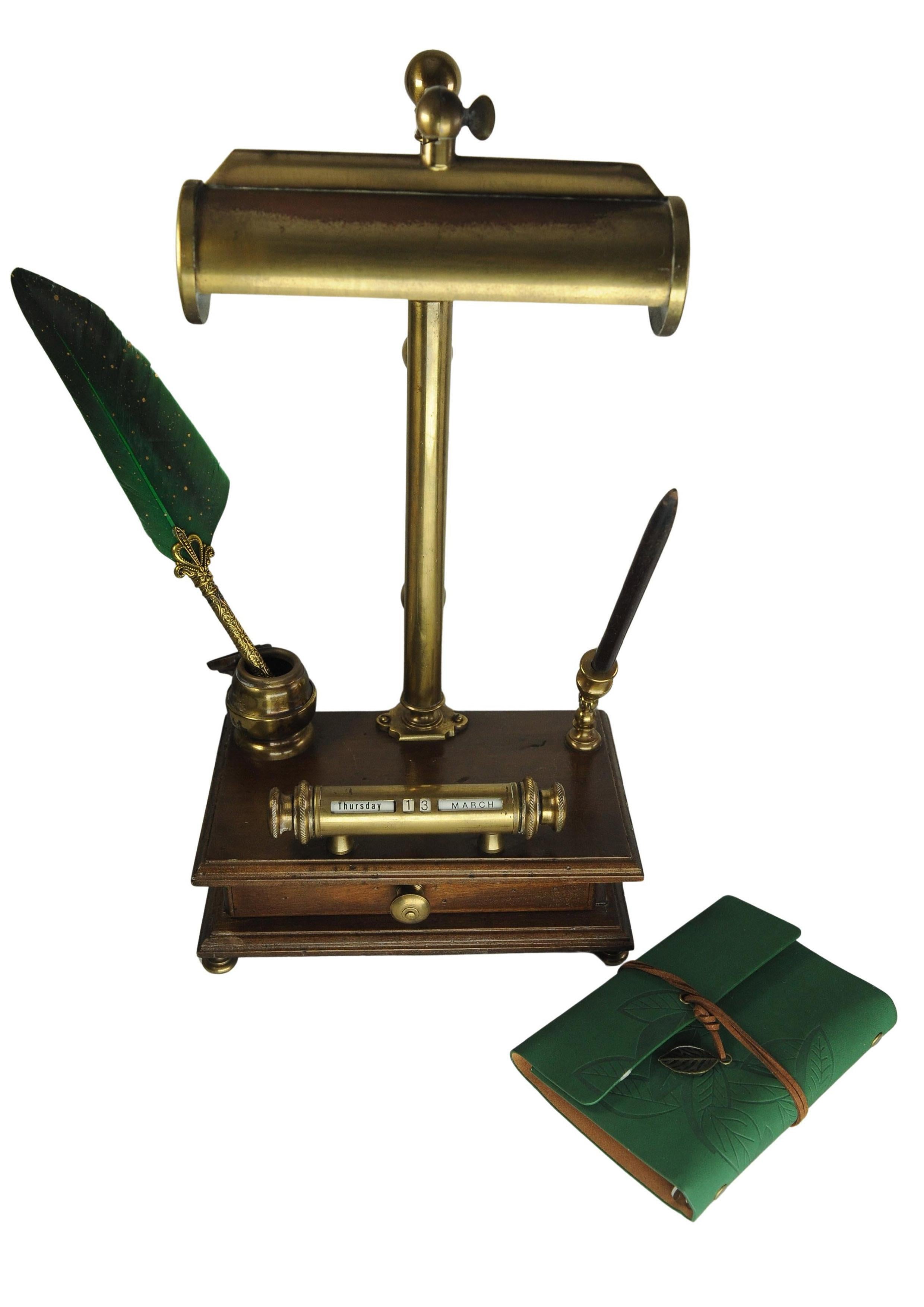 XIX secolo Antico set di lampade e calamai da tavolo in mogano e ottone, di epoca vittoriana, lavorato a mano in vendita