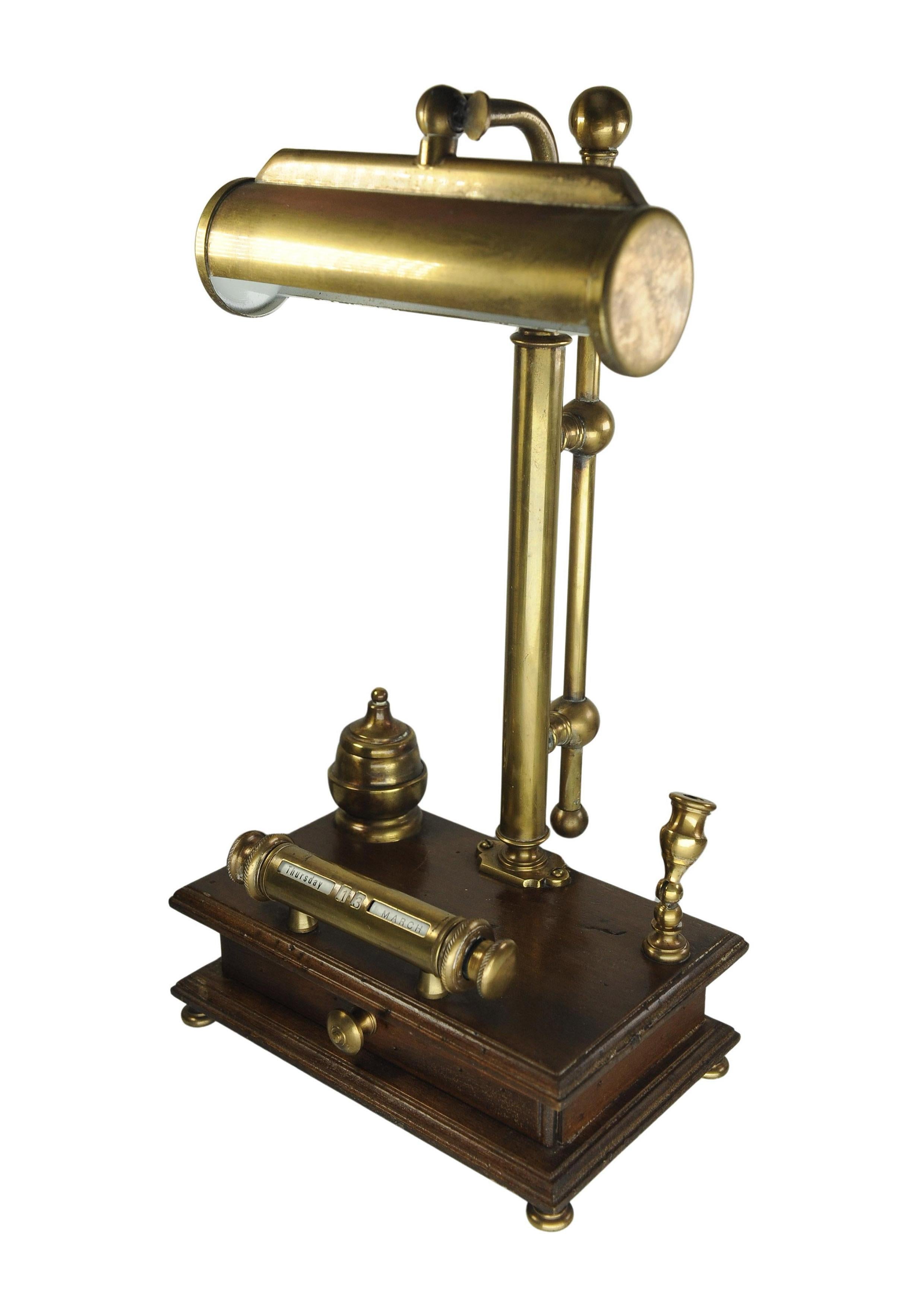 Vittoriano Antico set di lampade e calamai da tavolo in mogano e ottone, di epoca vittoriana, lavorato a mano in vendita