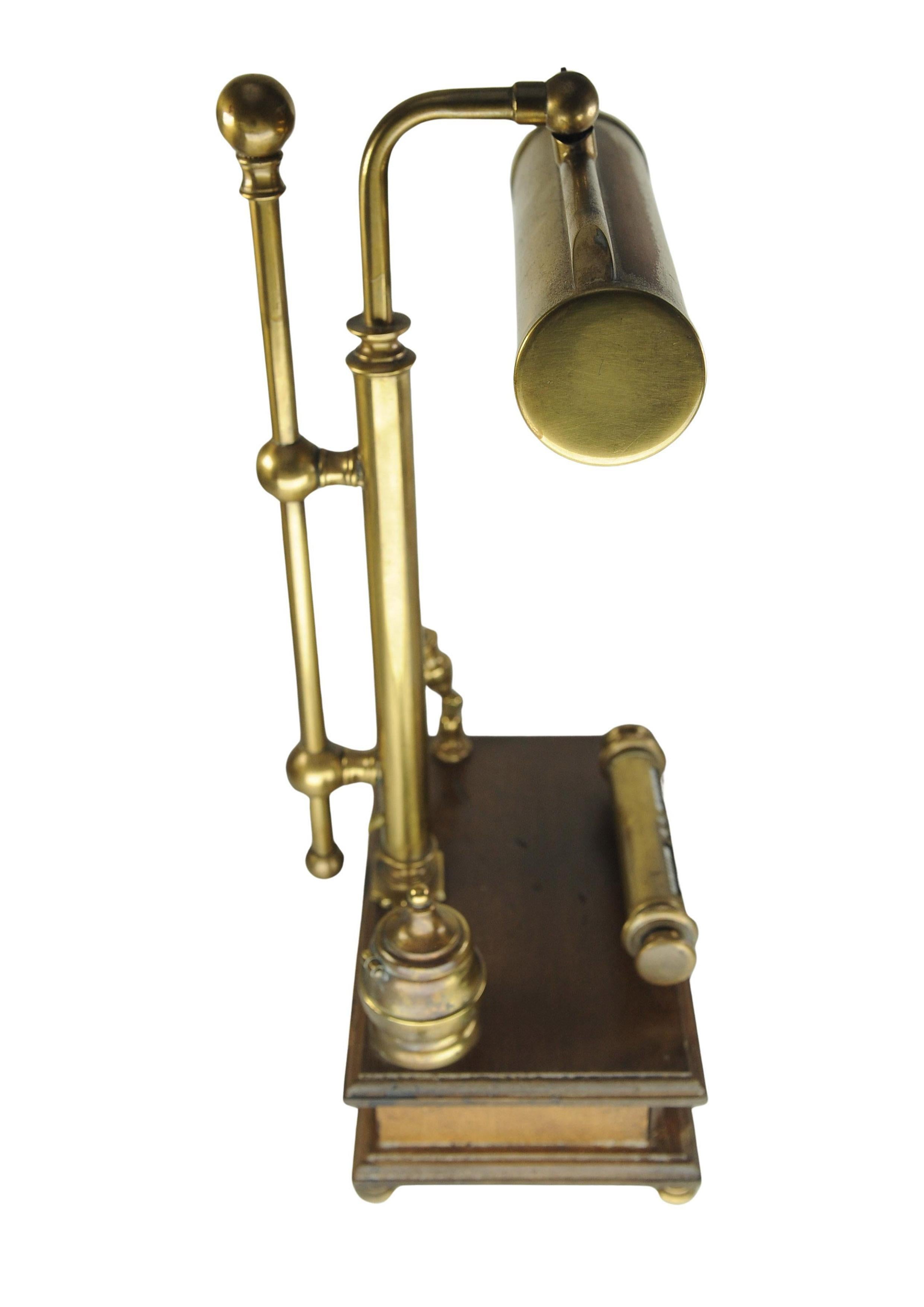 Antico set di lampade e calamai da tavolo in mogano e ottone, di epoca vittoriana, lavorato a mano in vendita 1