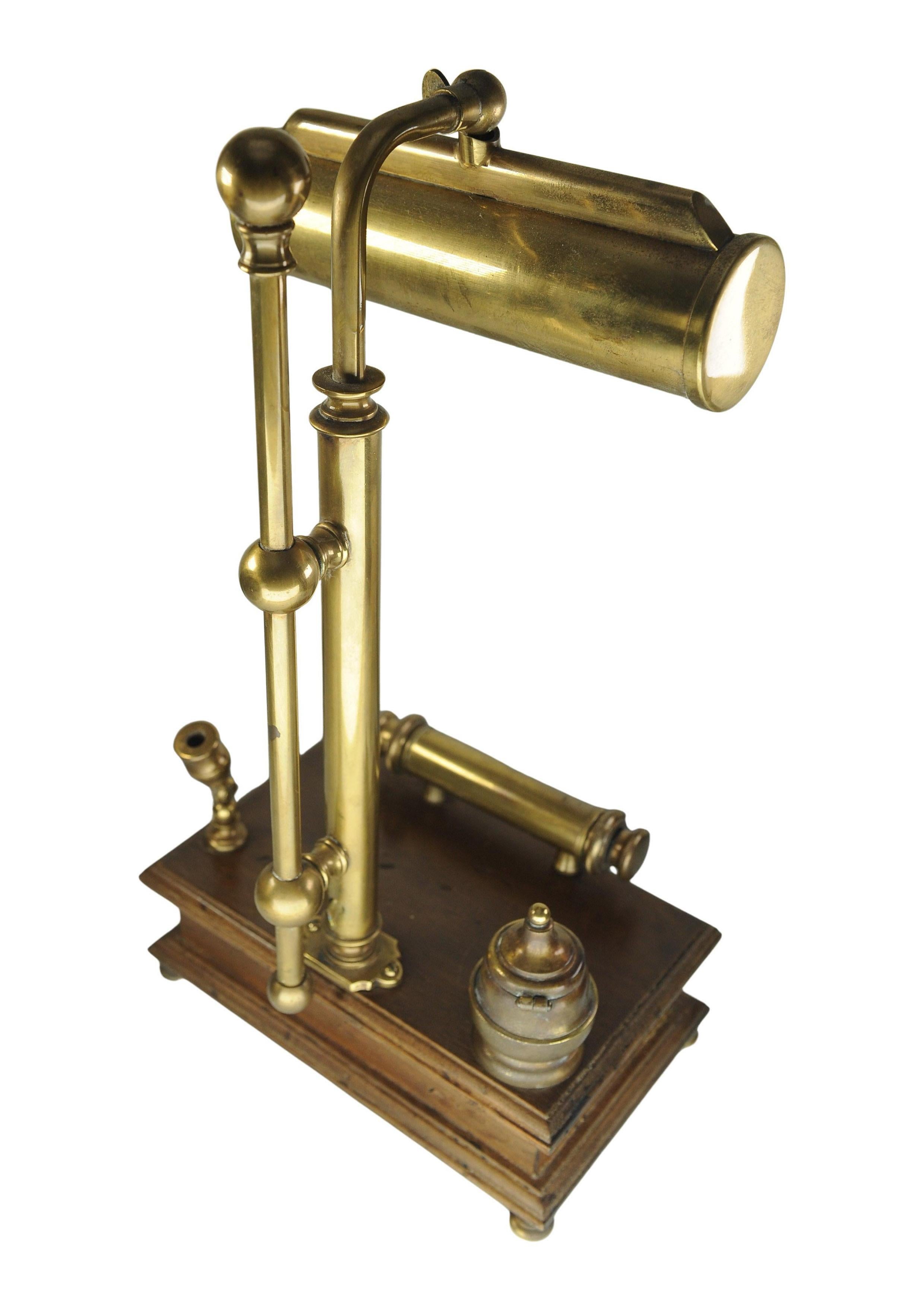 Antico set di lampade e calamai da tavolo in mogano e ottone, di epoca vittoriana, lavorato a mano in vendita 2