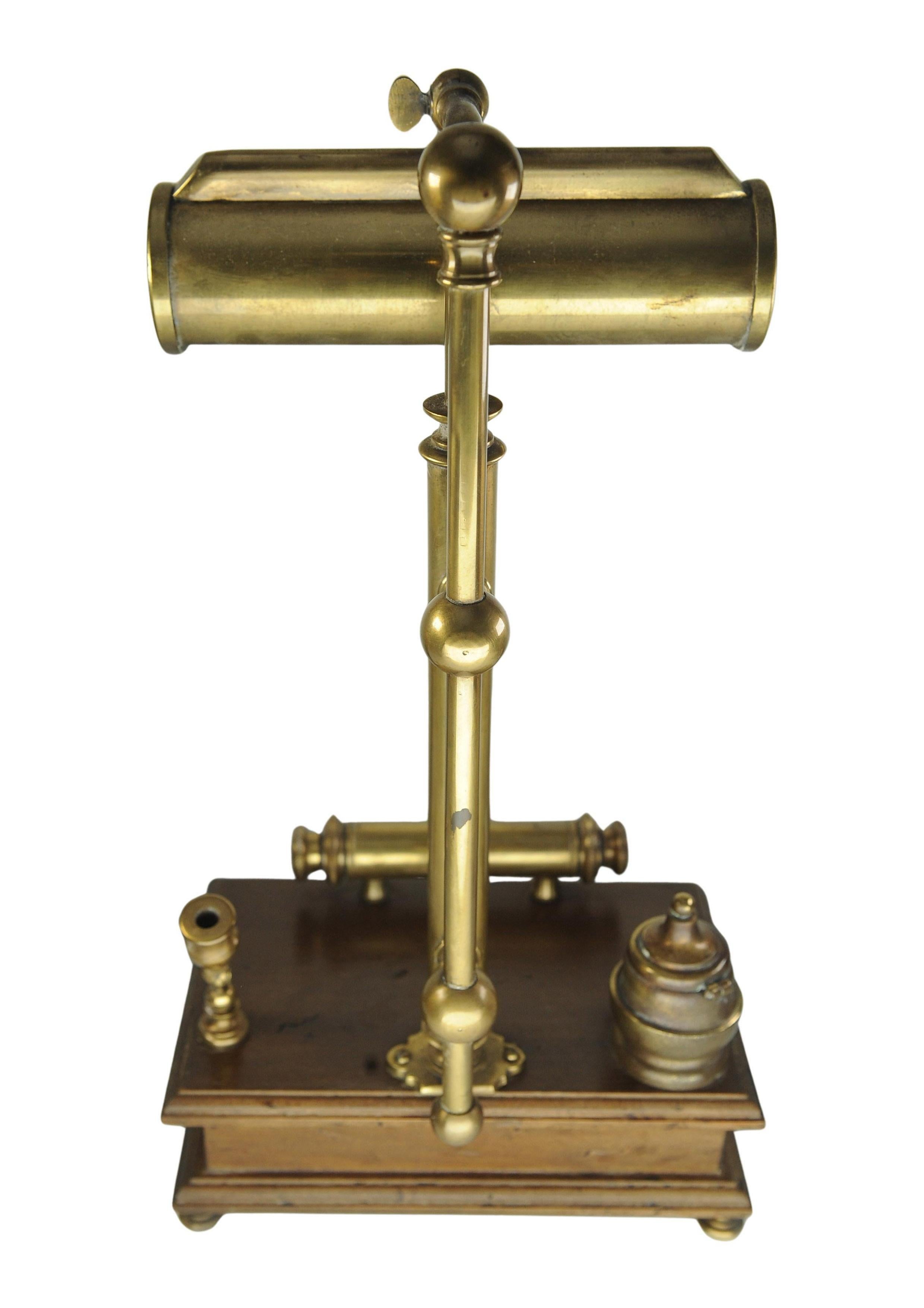 Antico set di lampade e calamai da tavolo in mogano e ottone, di epoca vittoriana, lavorato a mano in vendita 3