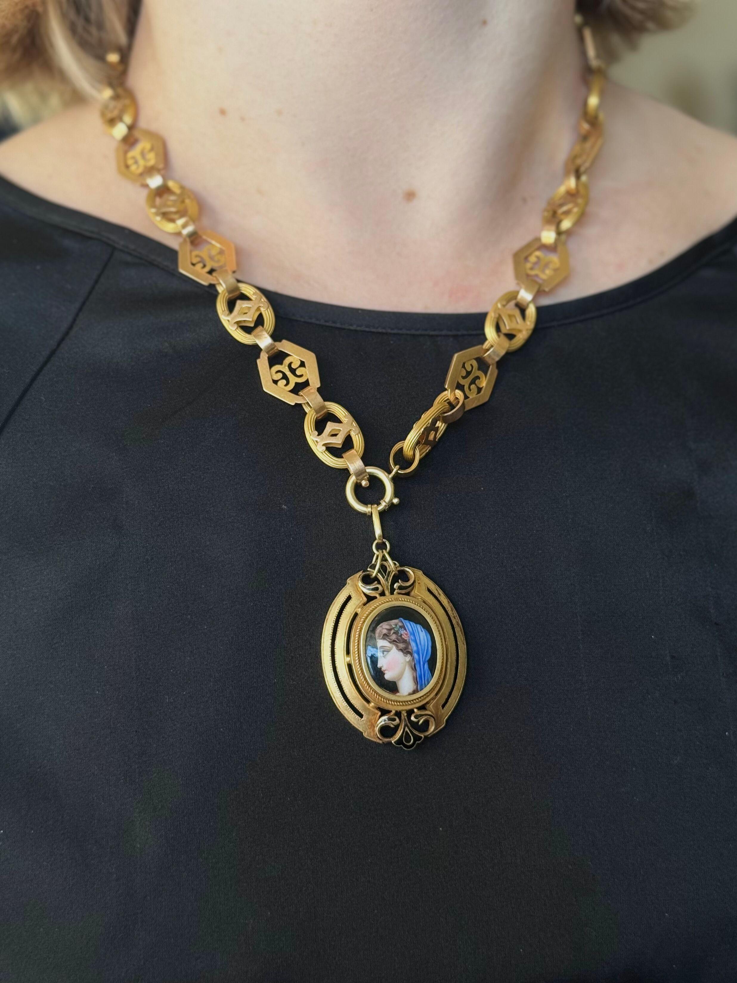 Antique Victorian 14k yellow gold chain with a removable pendant. Necklace is 19