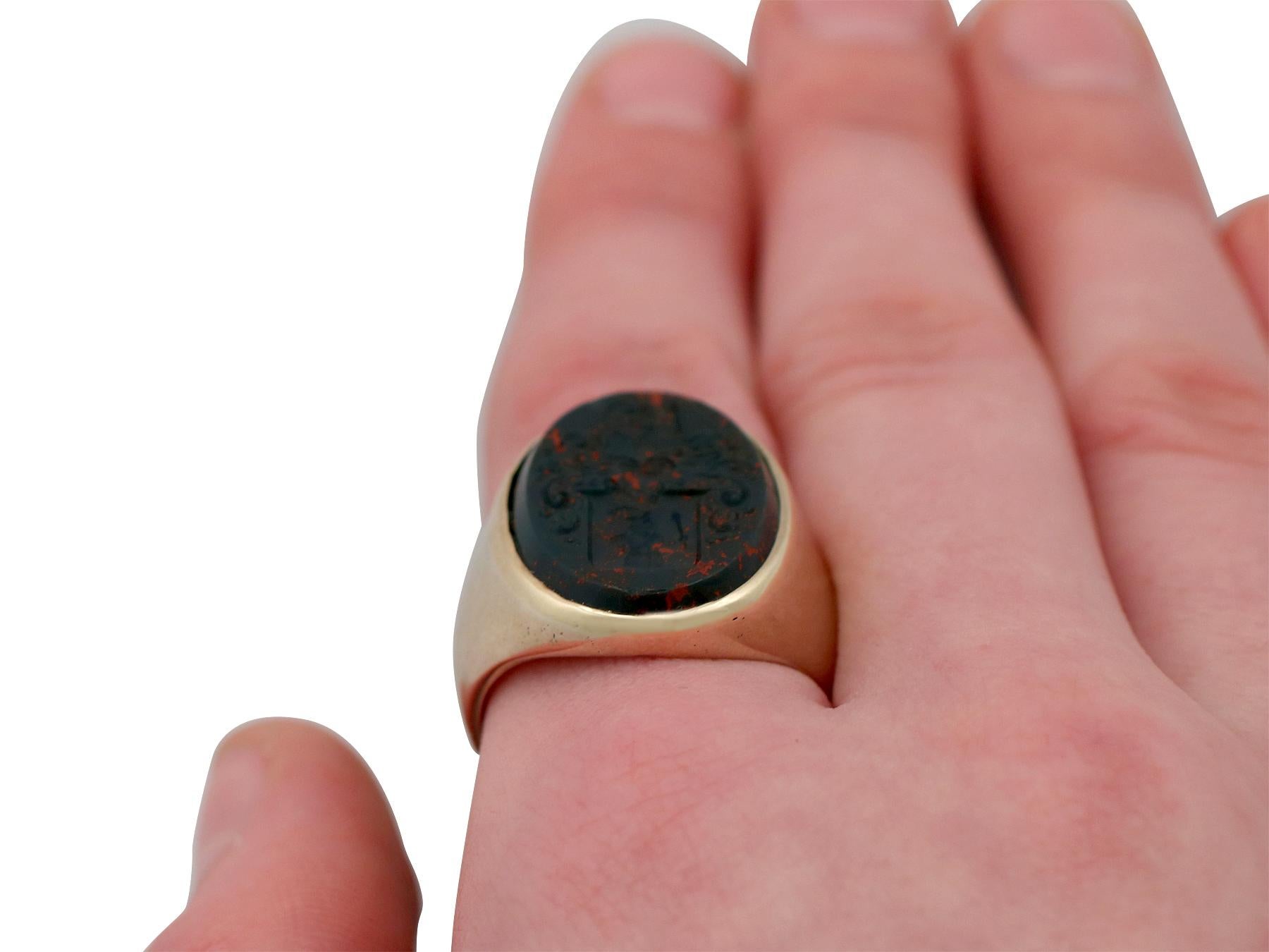 Antique Victorian Hardstone and Yellow Gold Signet Ring 5