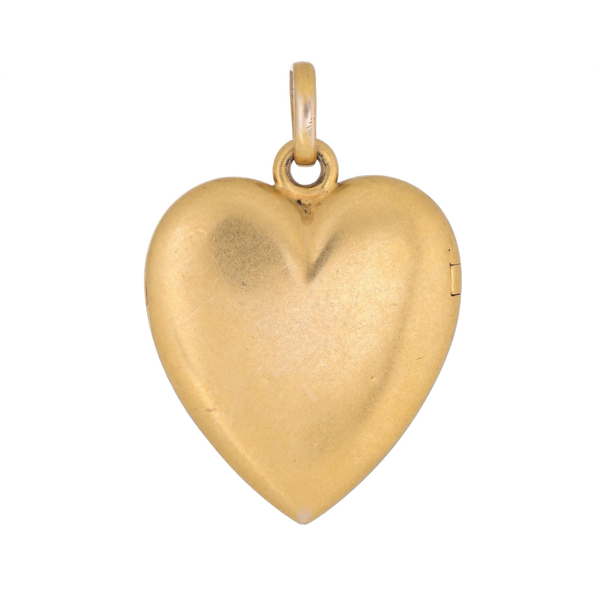 Elegant and finely detailed antique Victorian heart locket (circa 1880s to 1900s), crafted in 14k yellow gold. 

The romantic heart was a popular motif during the Victorian era. The locket is engraved with the initials 