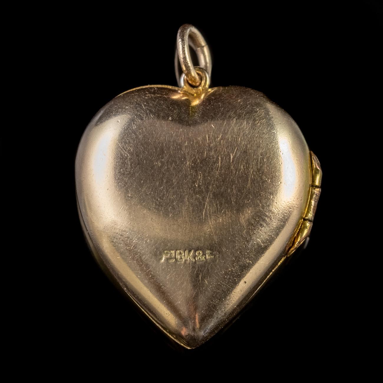 Antique Victorian Heart Locket 9 Carat Gold, circa 1900 In Good Condition For Sale In Lancaster, Lancashire