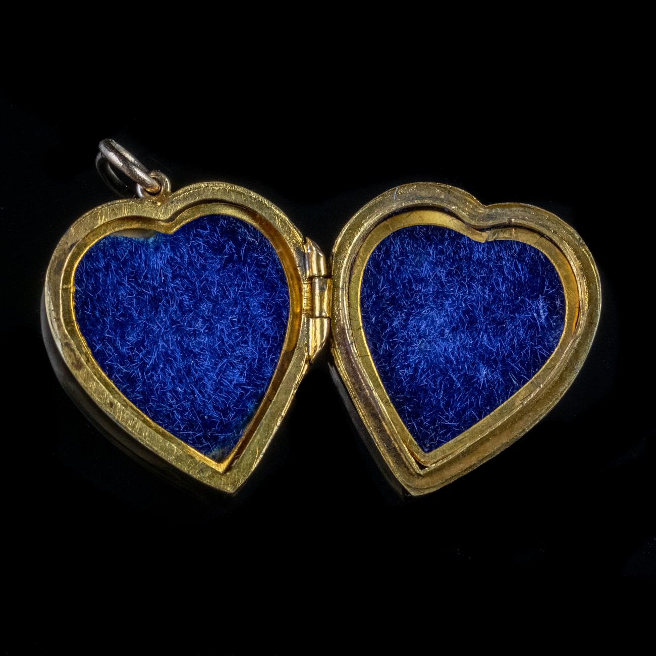 Antique Victorian Heart Locket 9 Carat Gold, circa 1900 For Sale 1