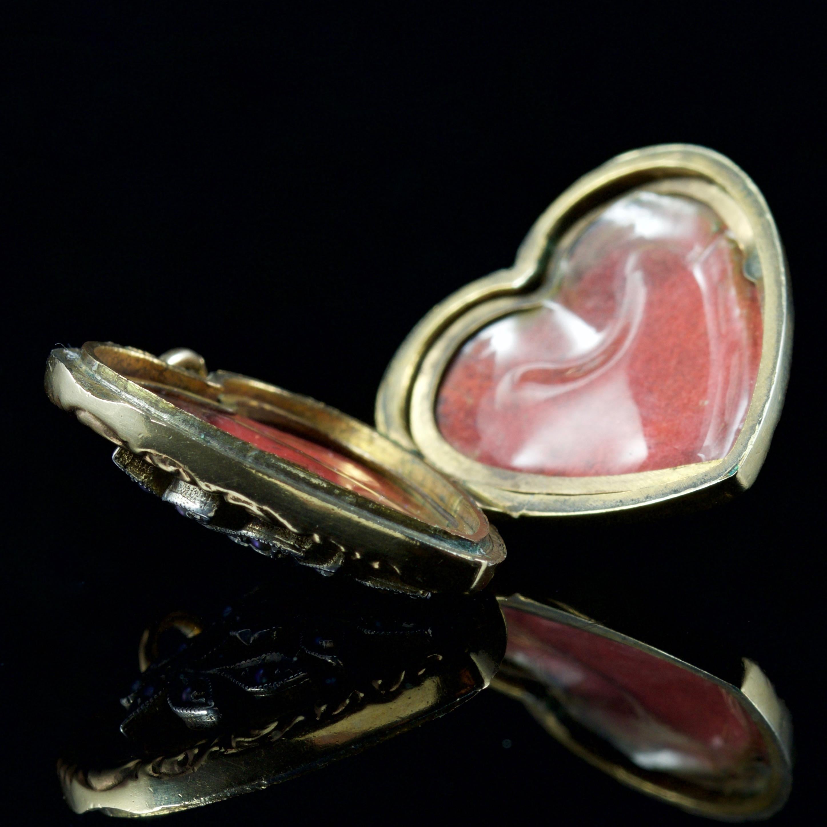 Antique Victorian Heart Locket Garnet Pearl 9 Carat Silver, circa 1900 1