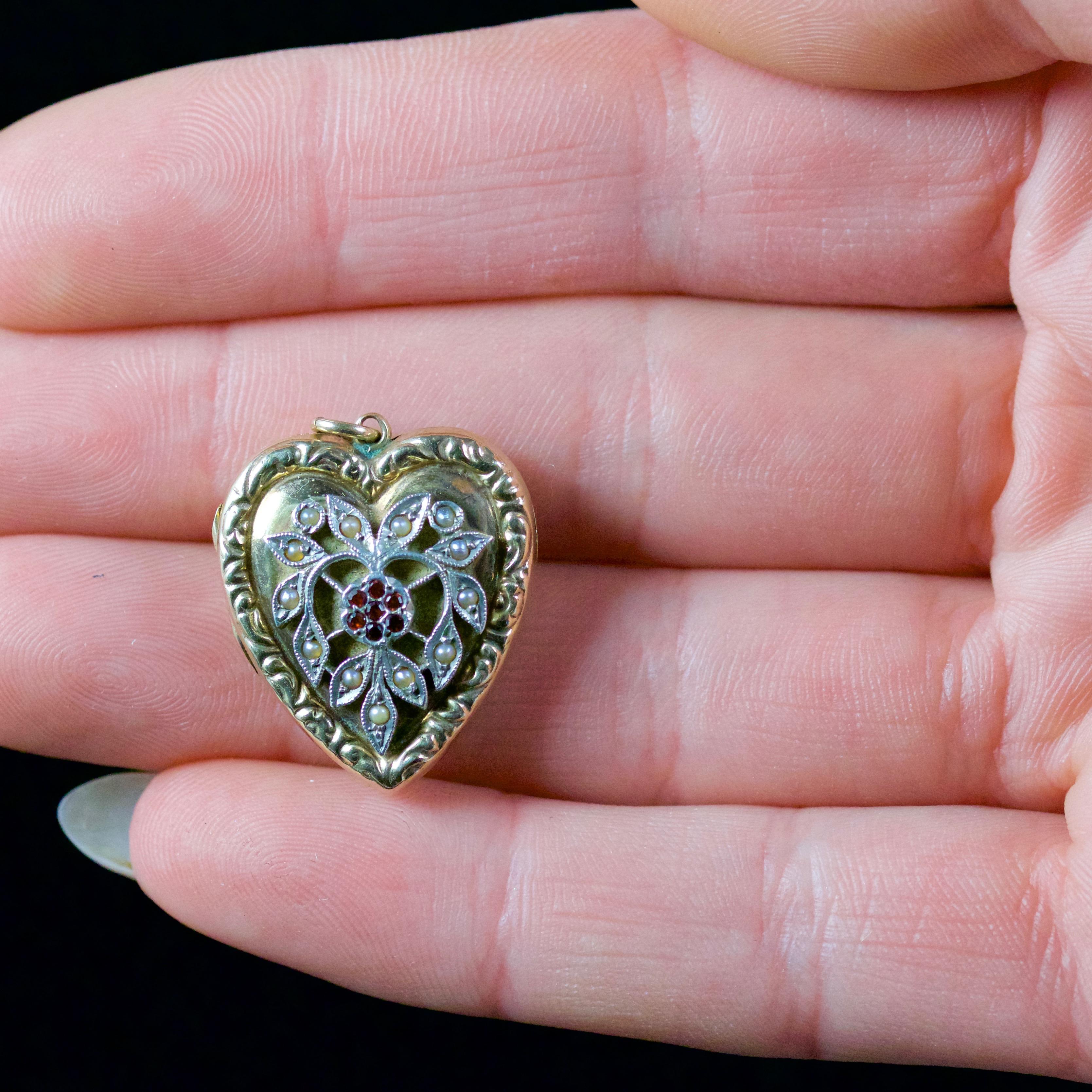 Antique Victorian Heart Locket Garnet Pearl 9 Carat Silver, circa 1900 4