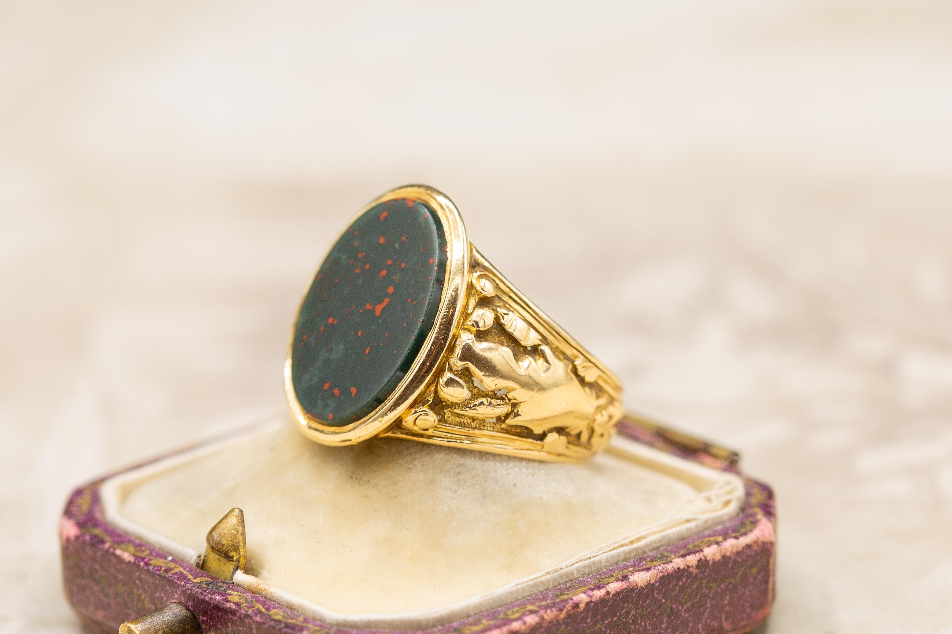 Antique Victorian Heavy 18K Gold Bloodstone Signet Ring Mens Coat of Arms c.1890 6