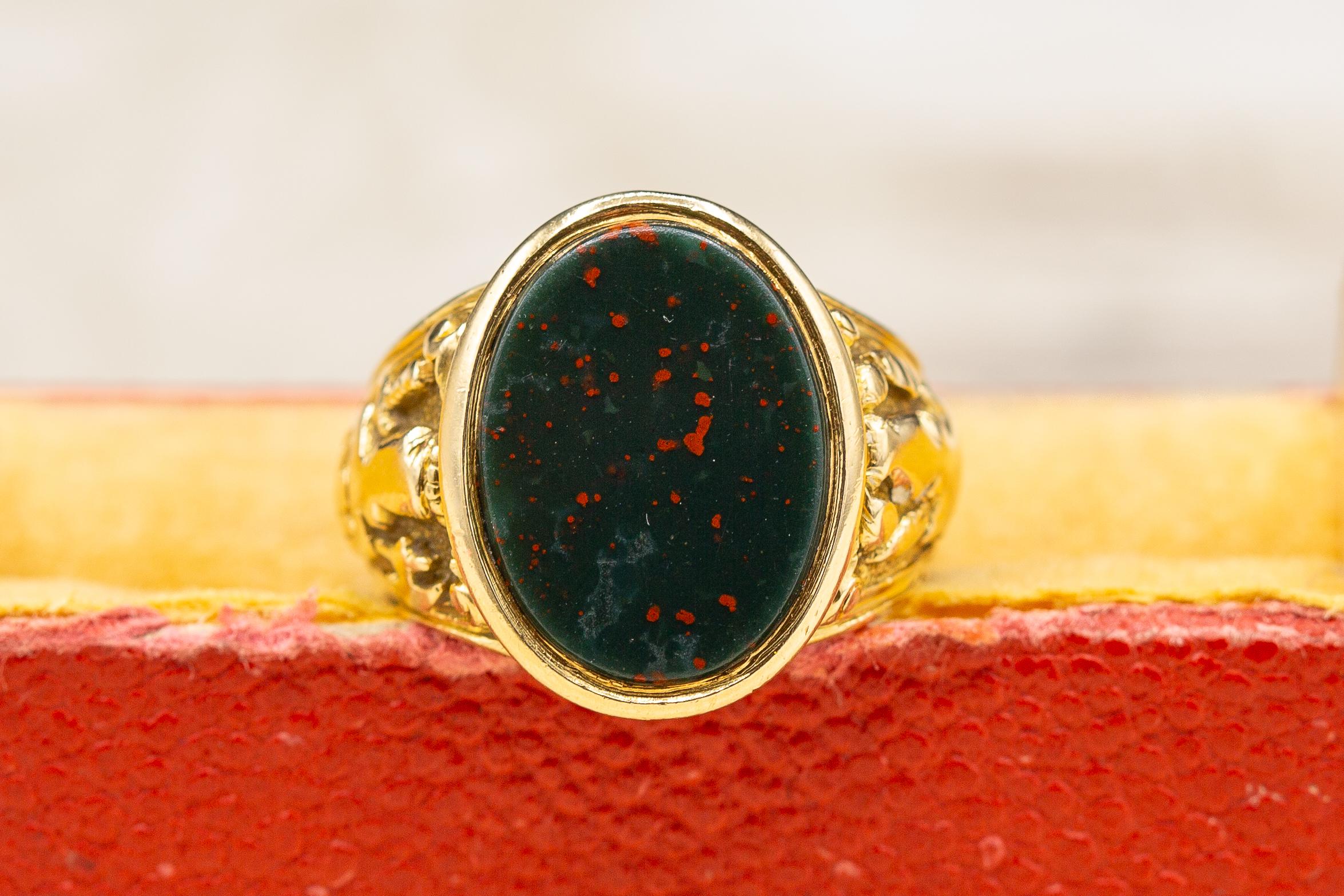 Antique Victorian Heavy 18K Gold Bloodstone Signet Ring Mens Coat of Arms c.1890 9