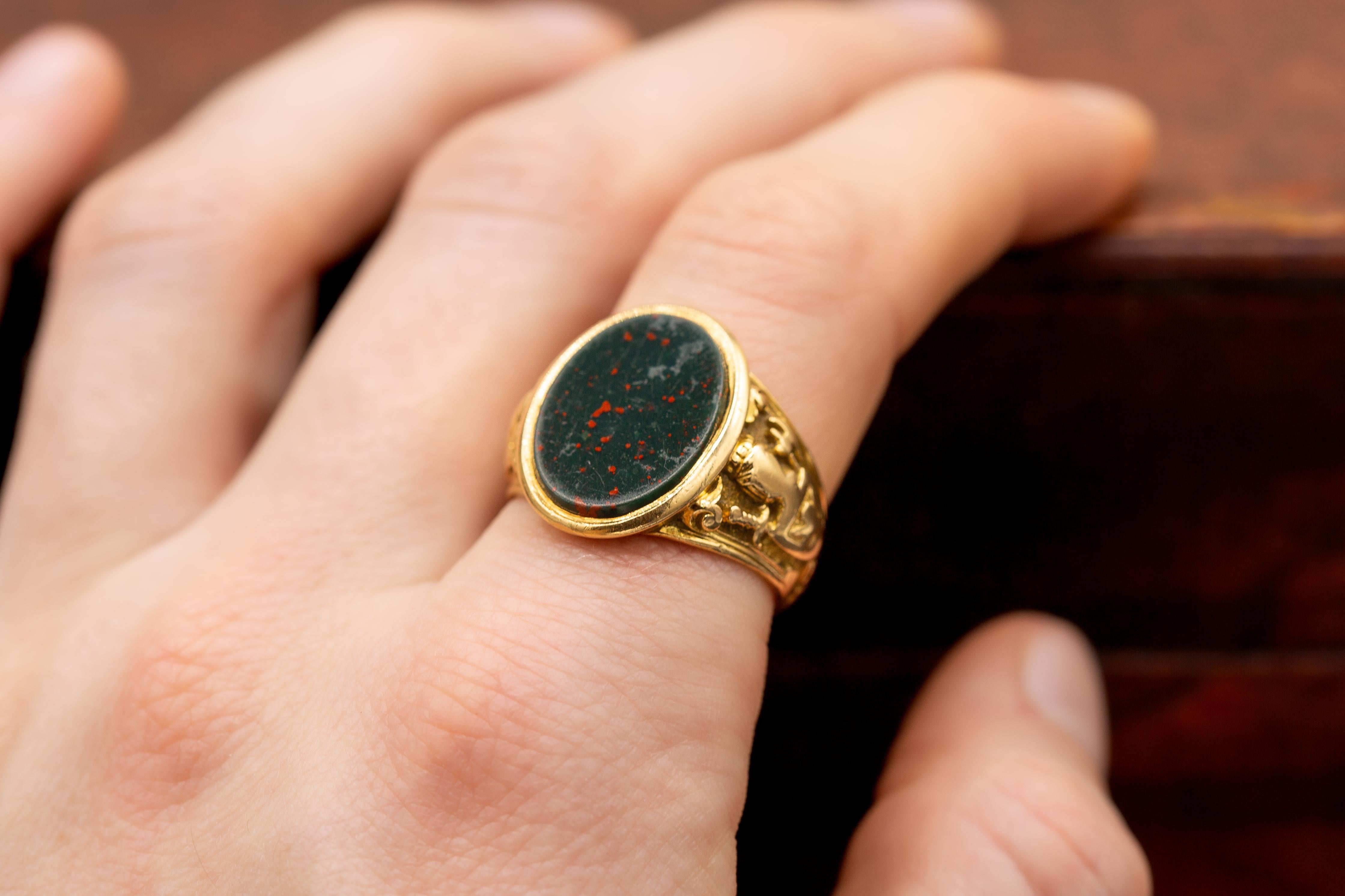 Antique Victorian Heavy 18K Gold Bloodstone Signet Ring Mens Coat of Arms c.1890 10