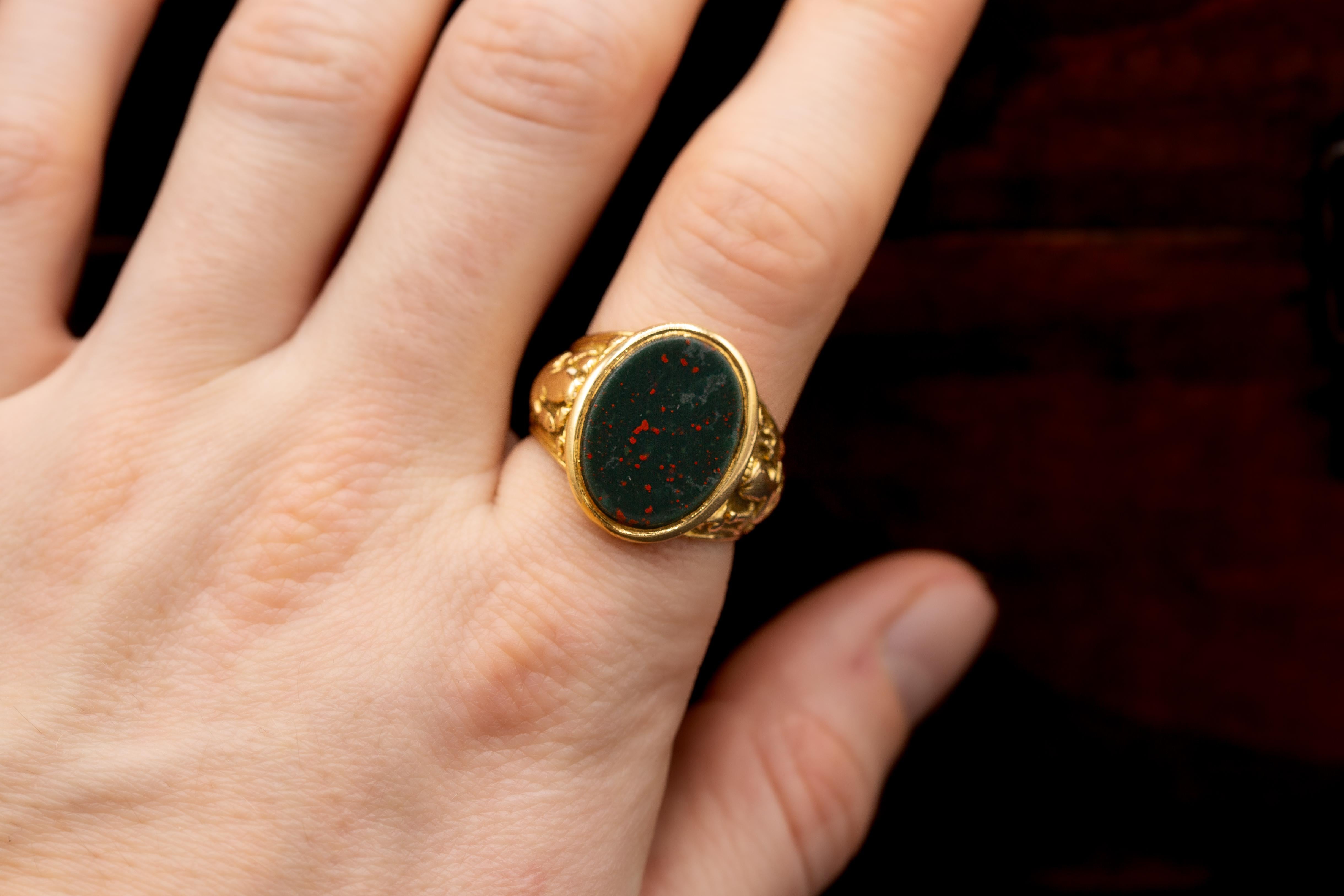 Antique Victorian Heavy 18K Gold Bloodstone Signet Ring Mens Coat of Arms c.1890 For Sale 11