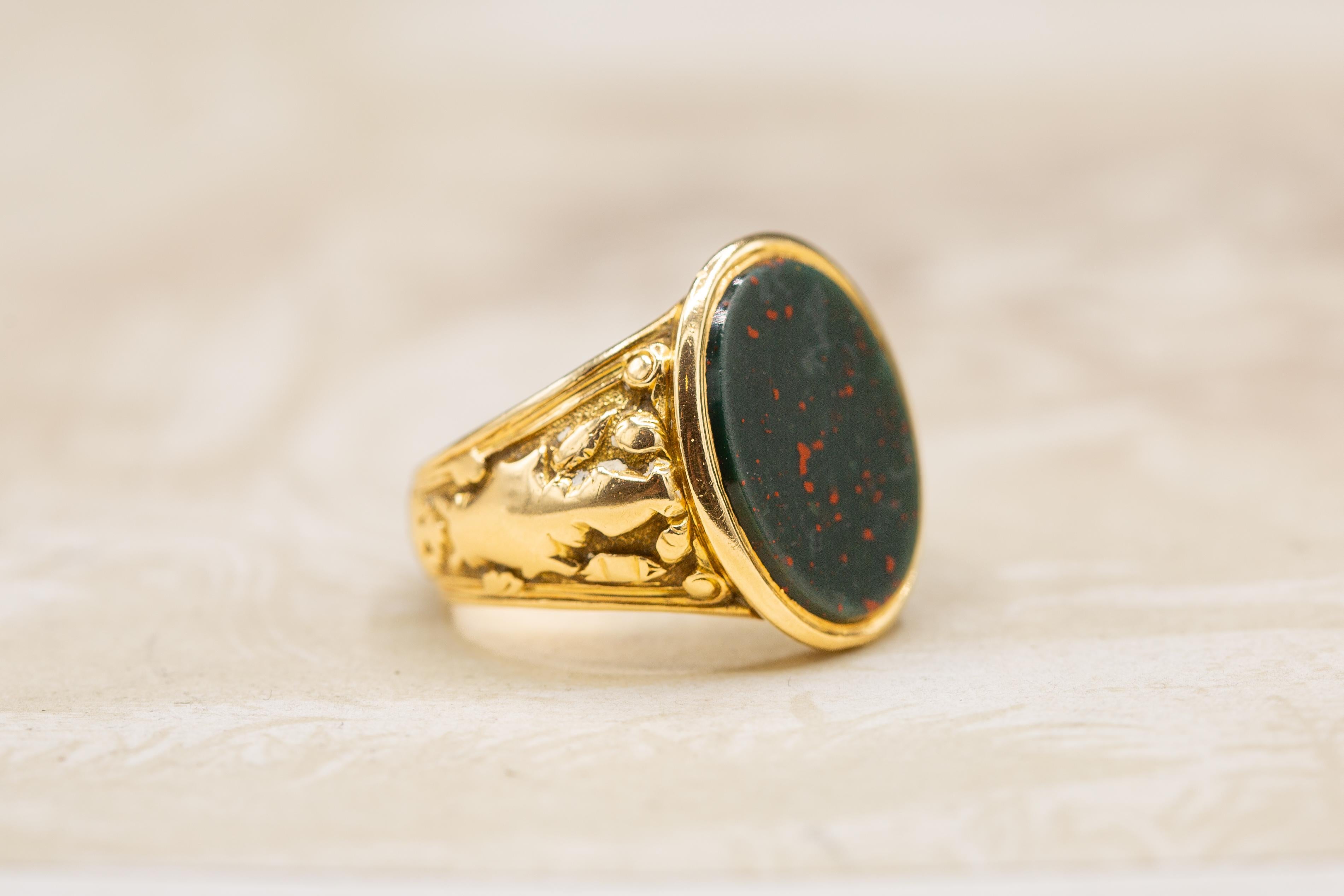 Antique Victorian Heavy 18K Gold Bloodstone Signet Ring Mens Coat of Arms c.1890 3