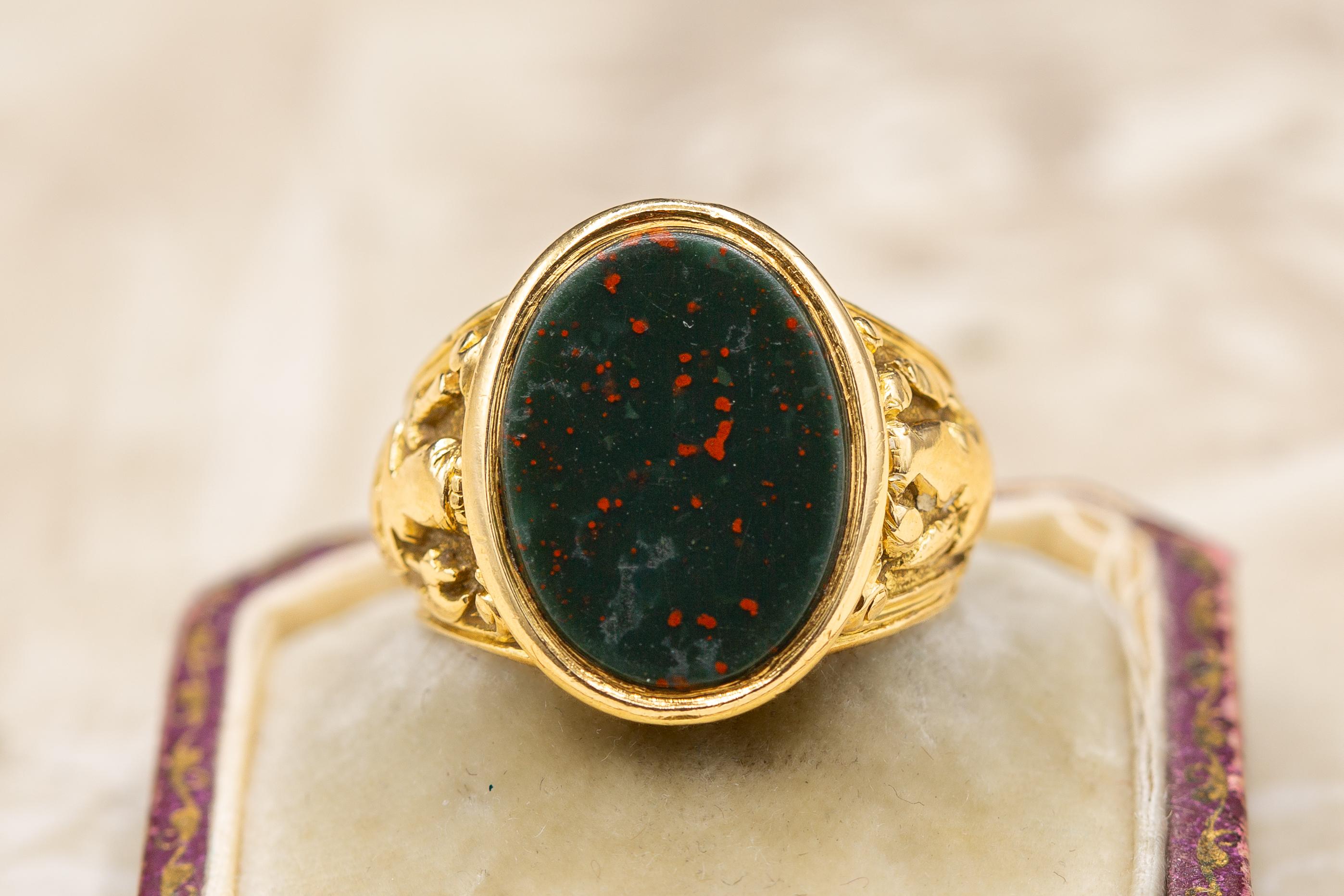 Antique Victorian Heavy 18K Gold Bloodstone Signet Ring Mens Coat of Arms c.1890 4