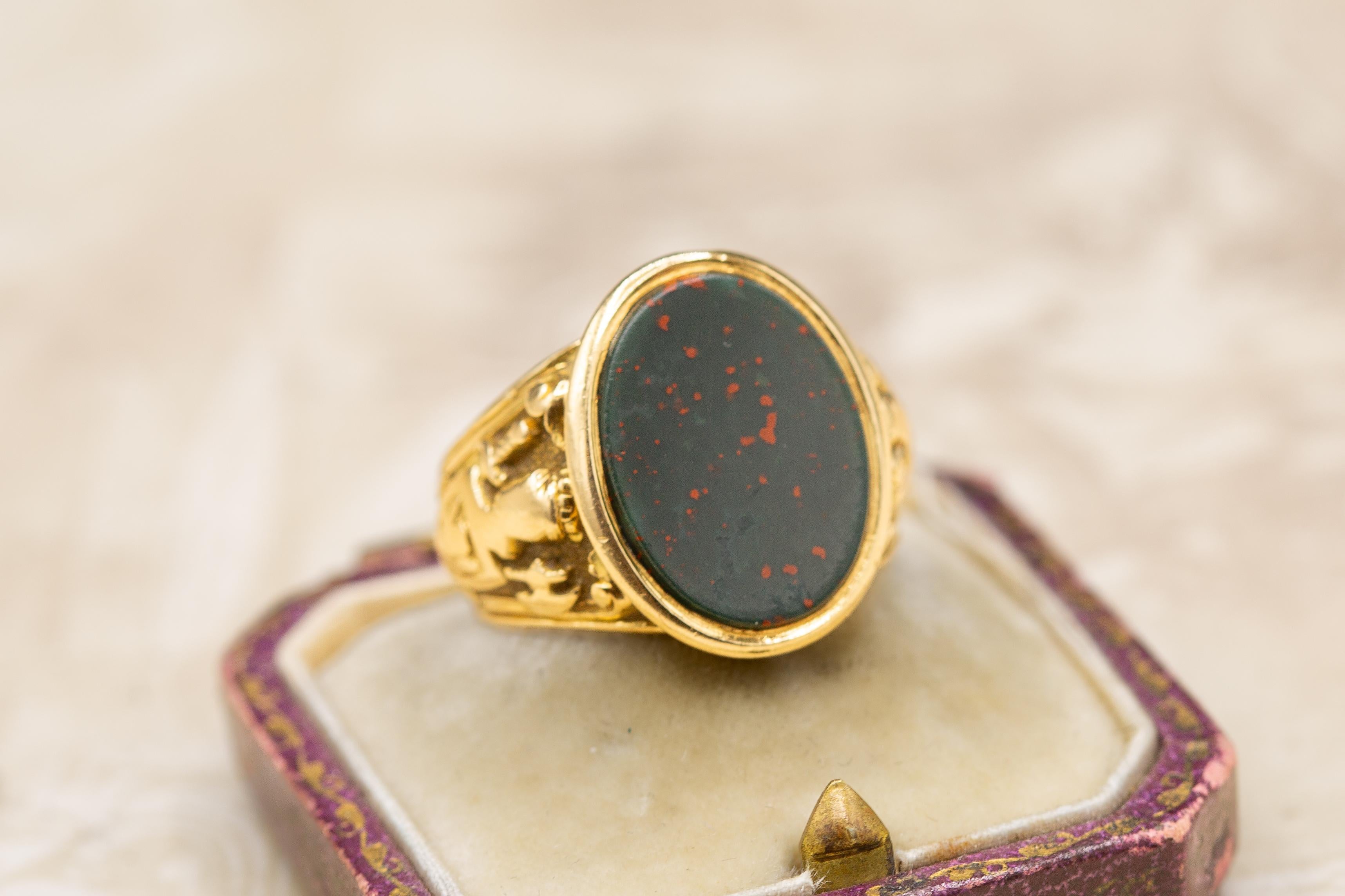 Antique Victorian Heavy 18K Gold Bloodstone Signet Ring Mens Coat of Arms c.1890 5