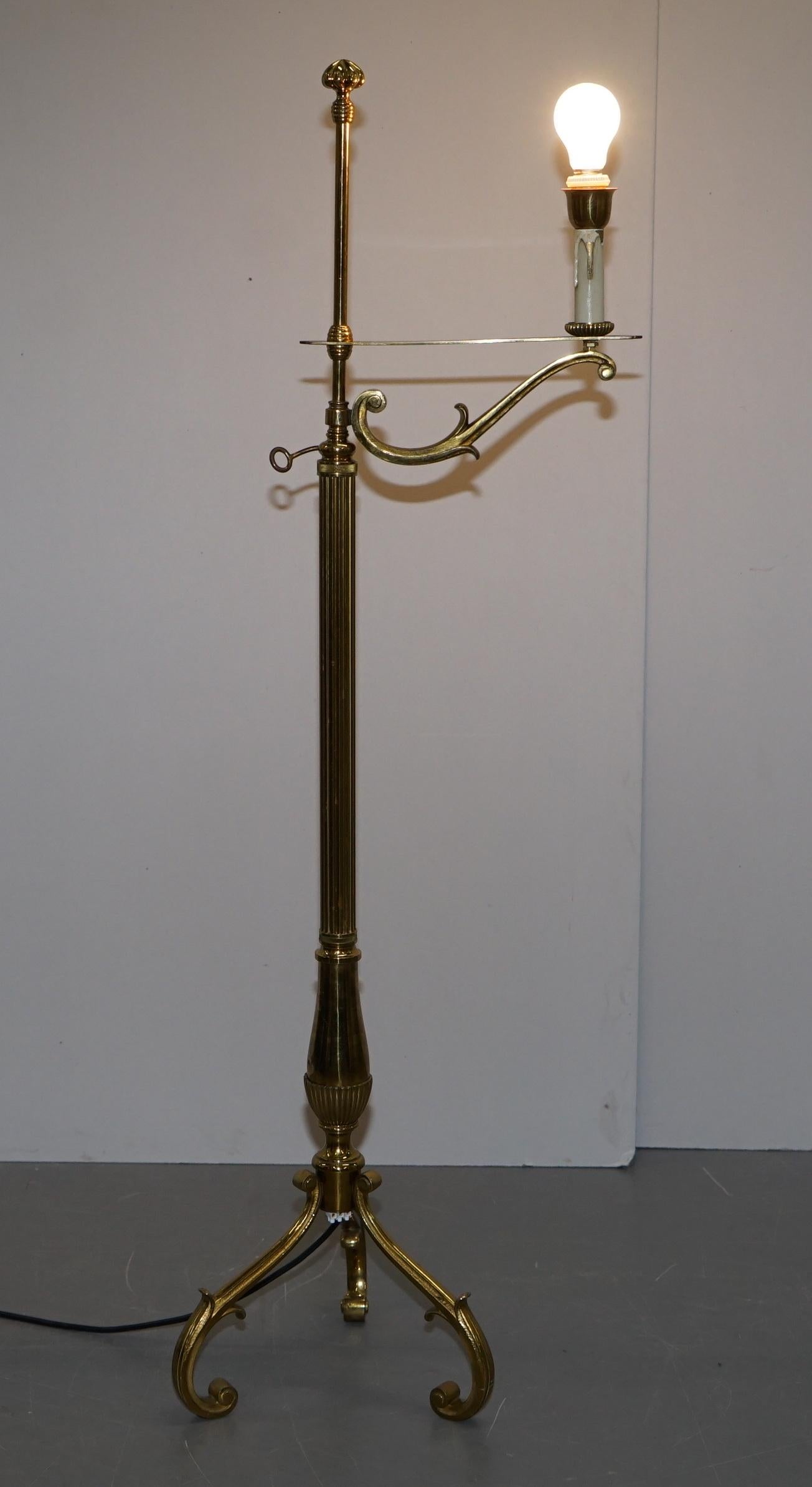 Antique Victorian Height Adjustable Brass Floor Standing Lamp Gas to Electric In Good Condition In West Sussex, Pulborough