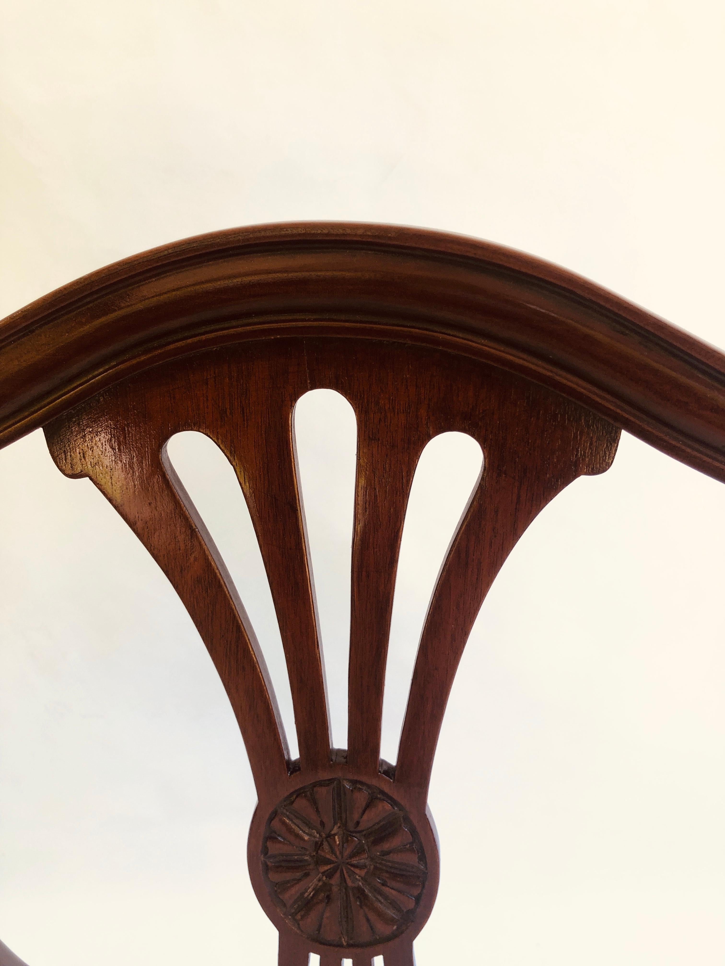 English Antique Victorian Hepplewhite Style Mahogany Armchair
