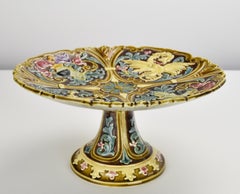 Antica ciotola con piedistallo in maiolica dello storicismo vittoriano / Centrotavola Cavalieri Dragoni