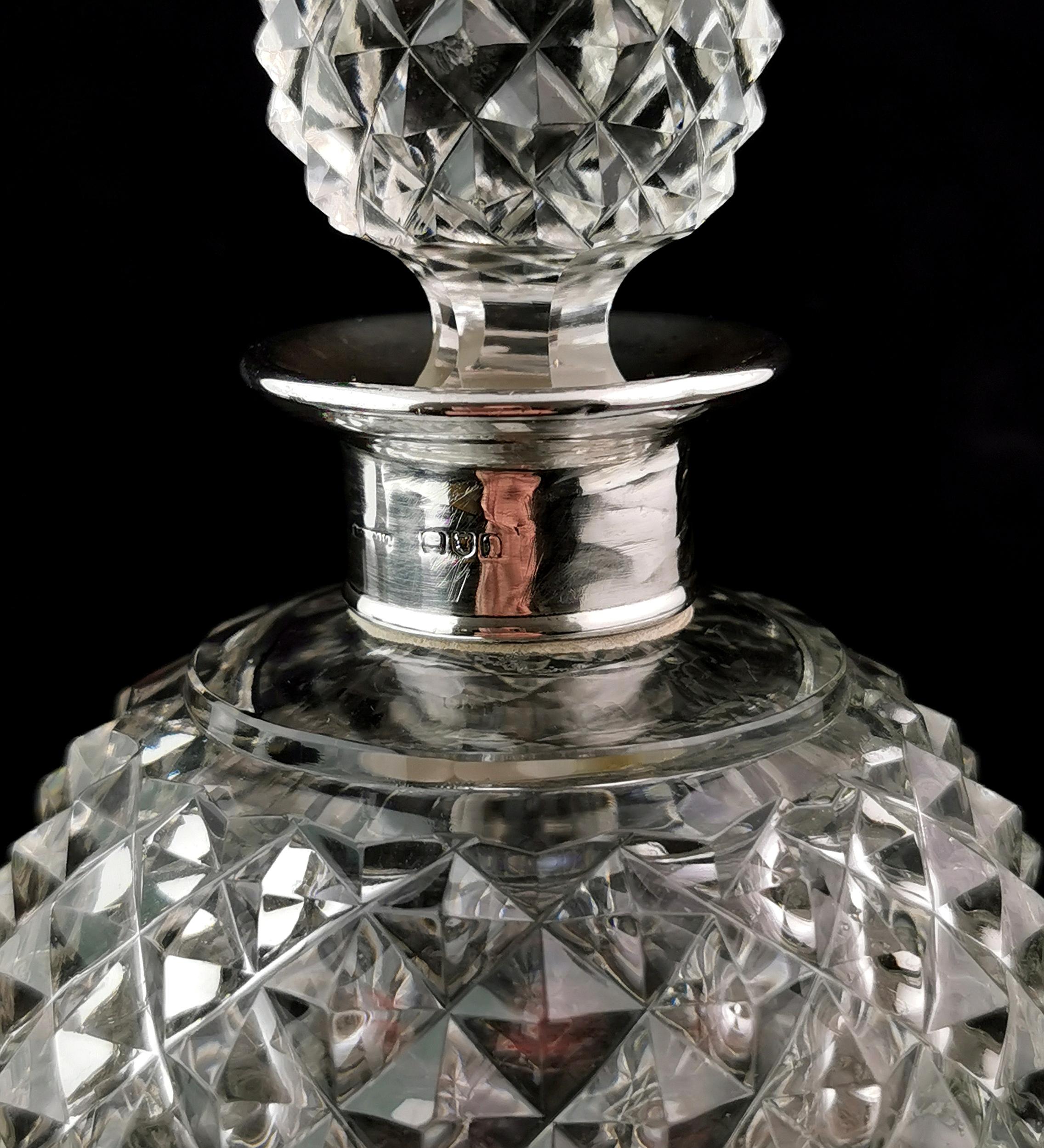 Antique Victorian hobnail cut scent bottle, sterling silver  In Good Condition For Sale In NEWARK, GB
