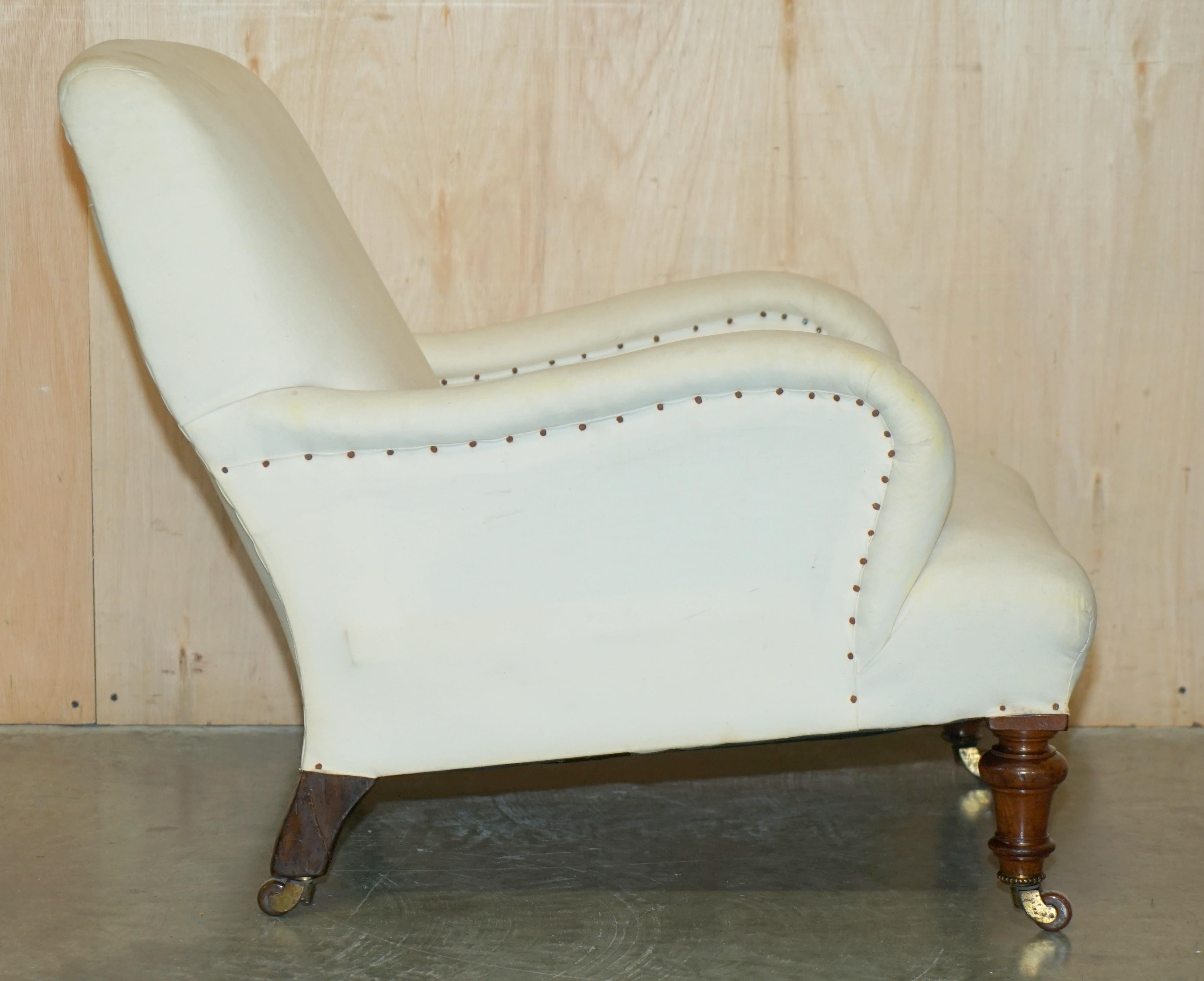 ANTIQUE ViCTORIAN HOWARD & SON'S BRIDGEWATER STYLE ARMCHAIR NICELY SCULPTED ARMs For Sale 7