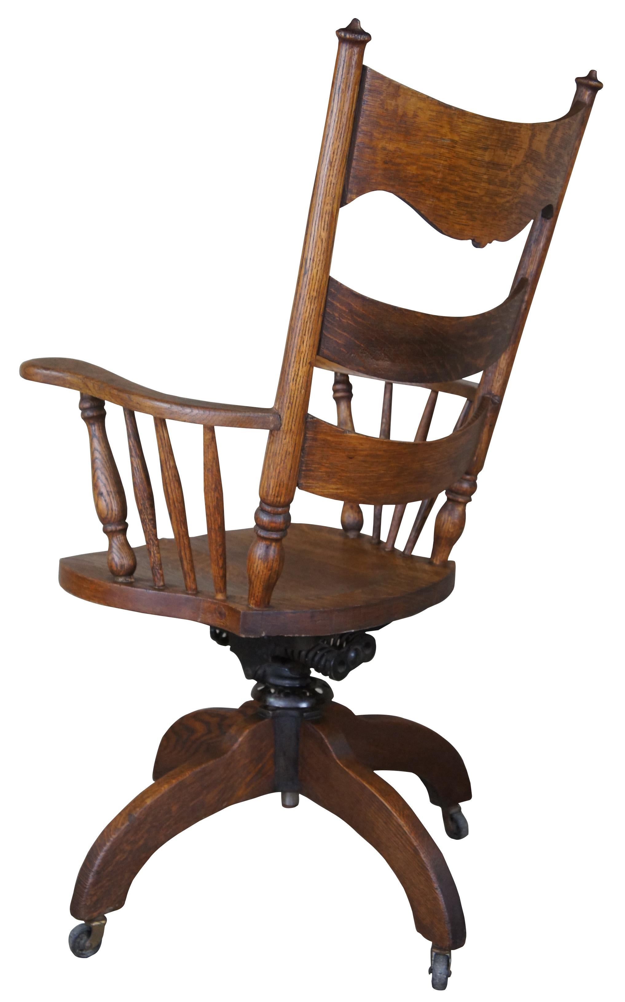Antique Victorian Hubbard Eldridge & Miller Quartersawn Oak Executive Desk Chair In Good Condition In Dayton, OH
